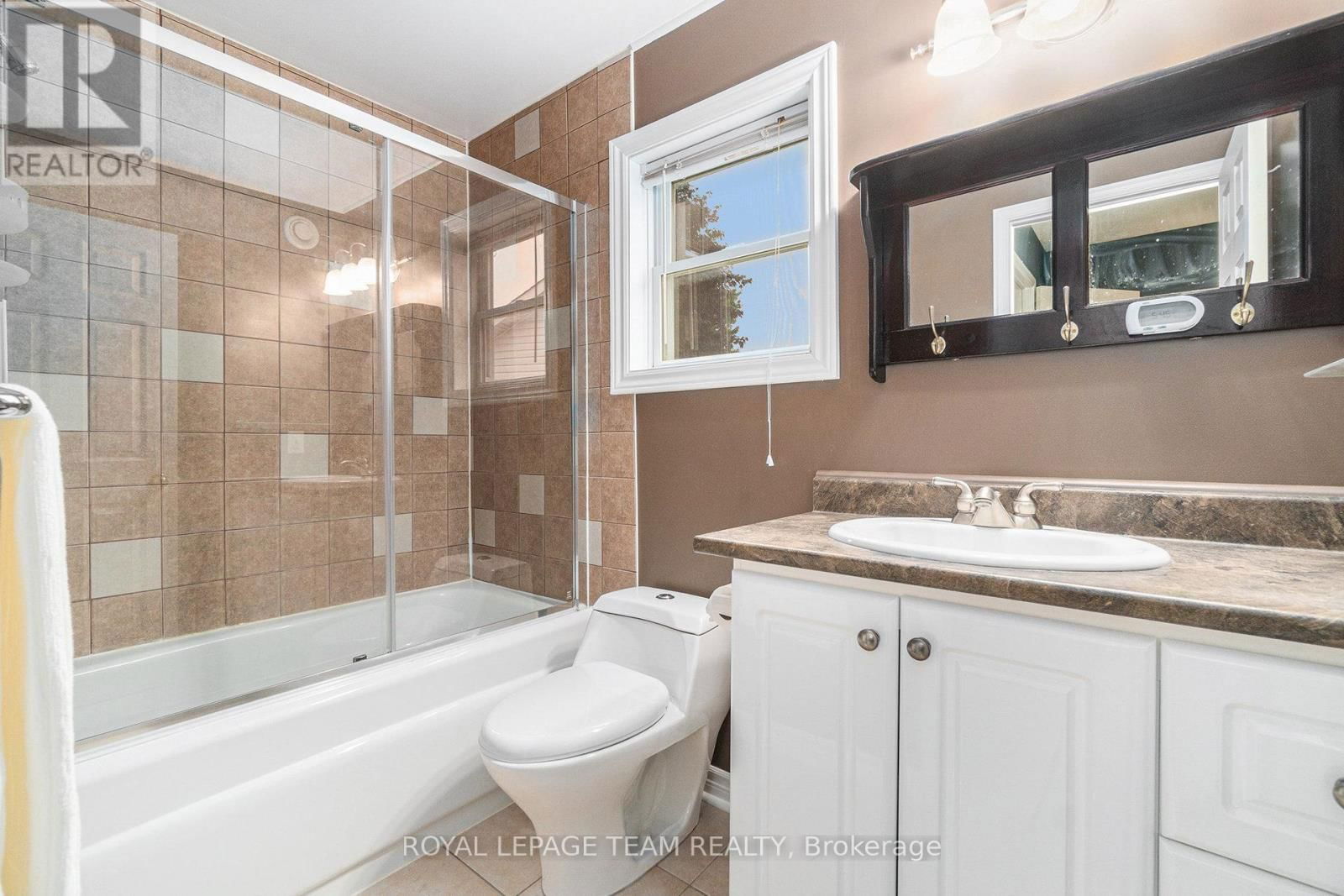 18 QUEENSTON DRIVE Image 24