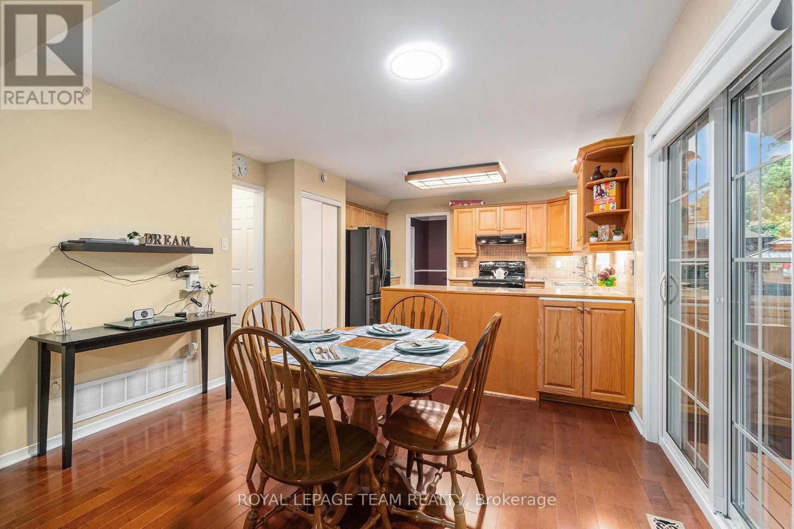 18 QUEENSTON DRIVE Image 9
