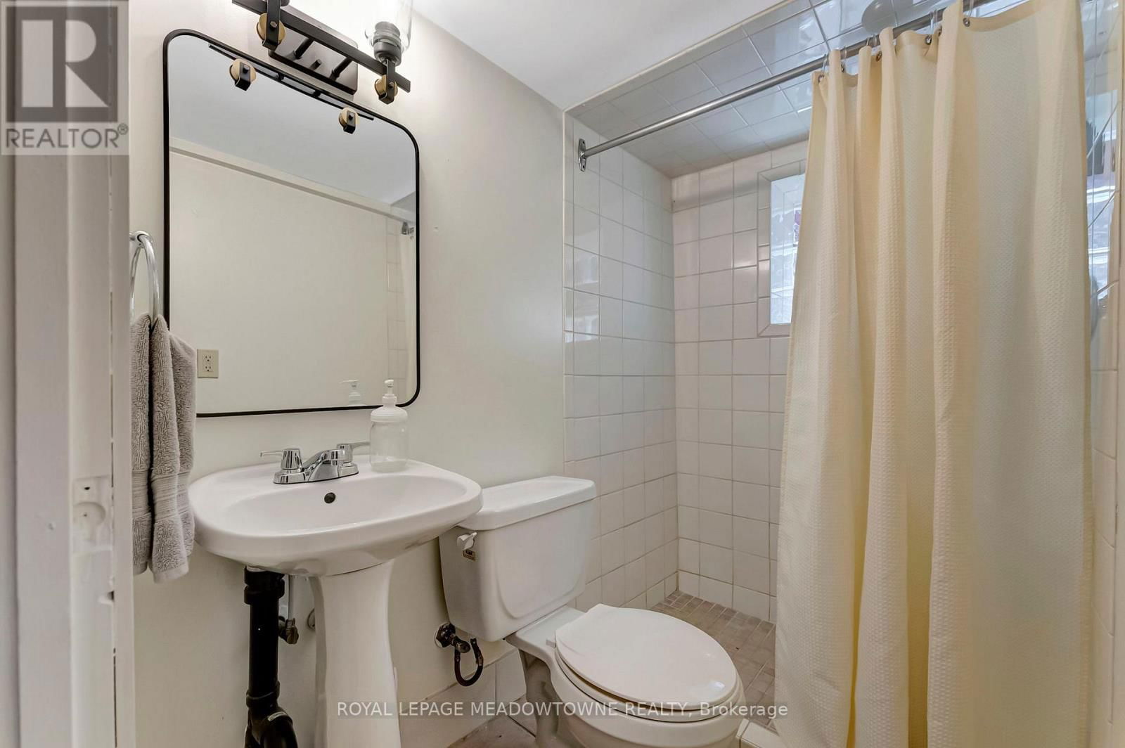 201 ROTHSAY AVENUE Image 23