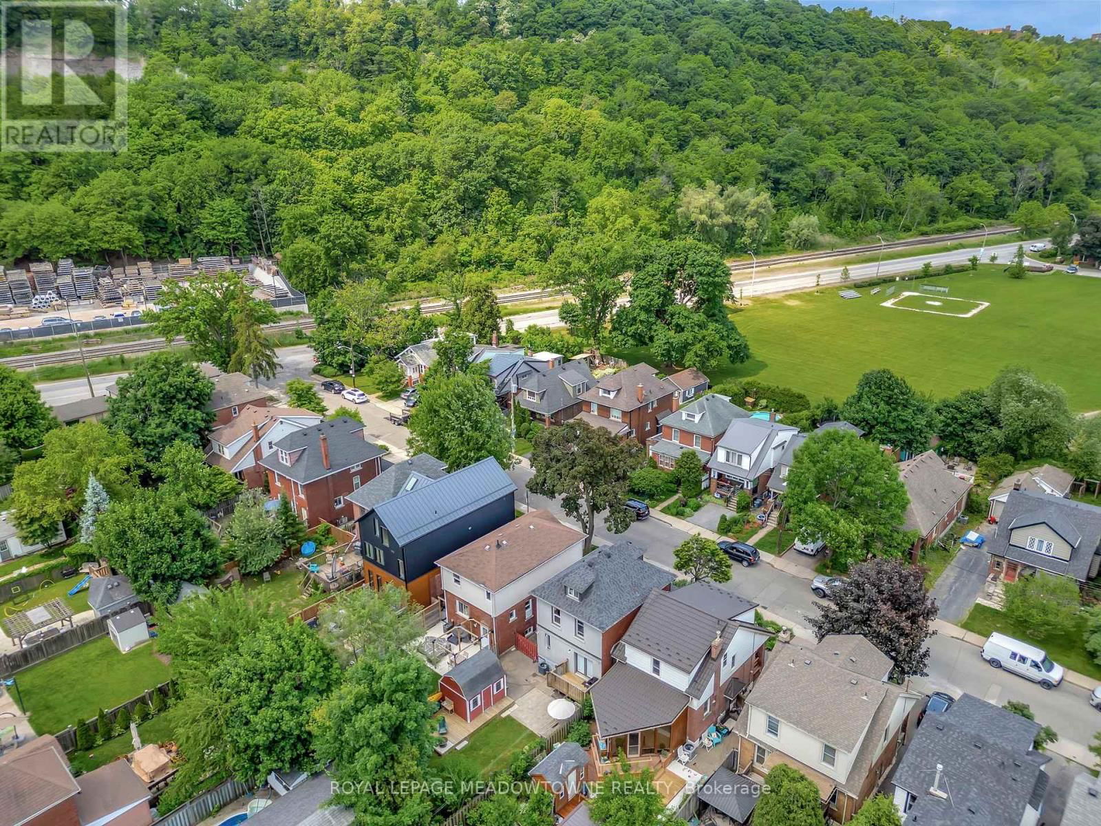201 ROTHSAY AVENUE Image 30