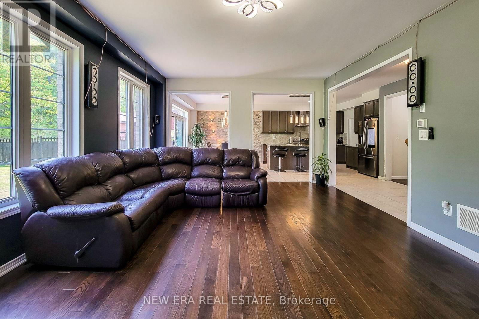 65 CACTUS CRESCENT Image 14