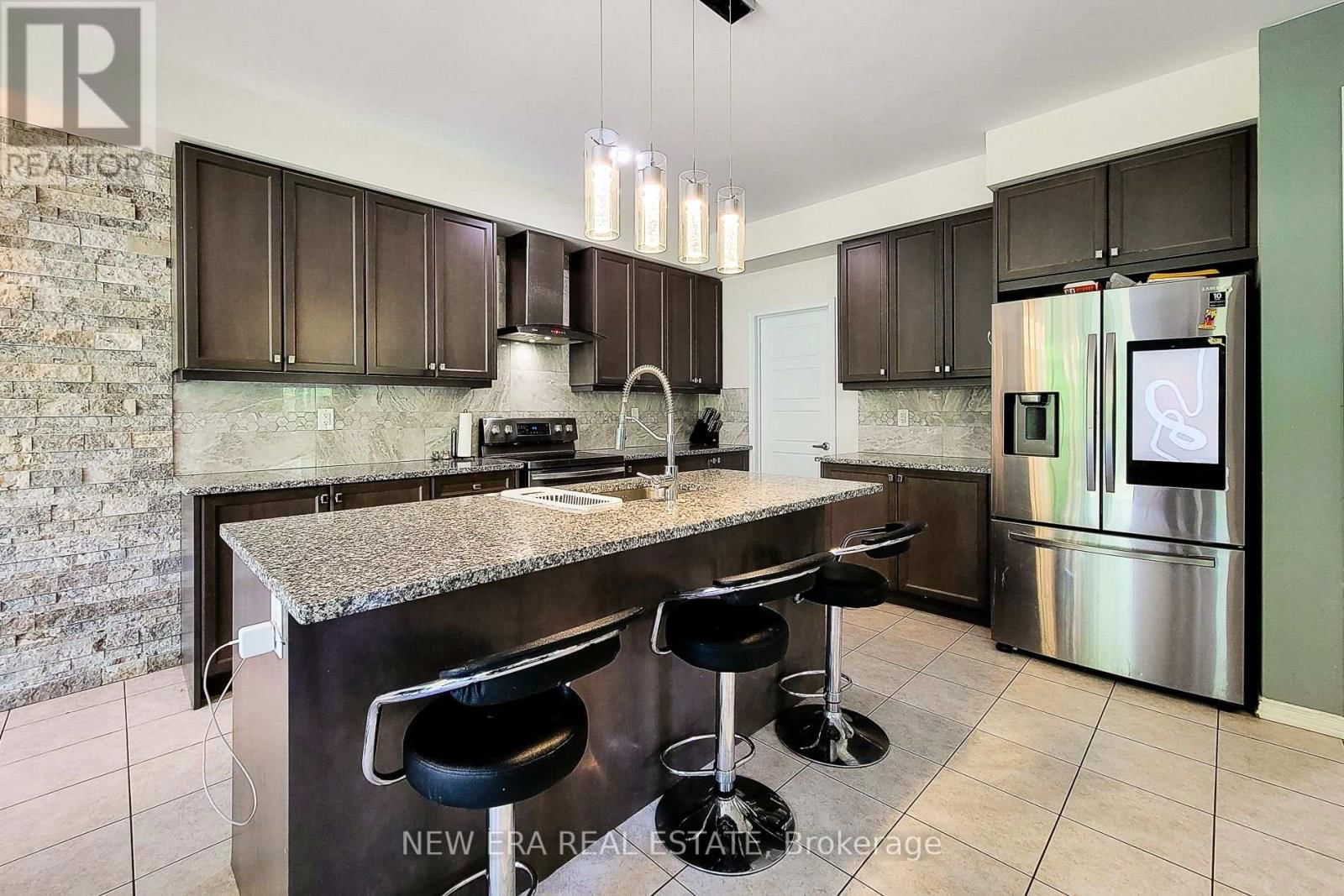 65 CACTUS CRESCENT Image 15