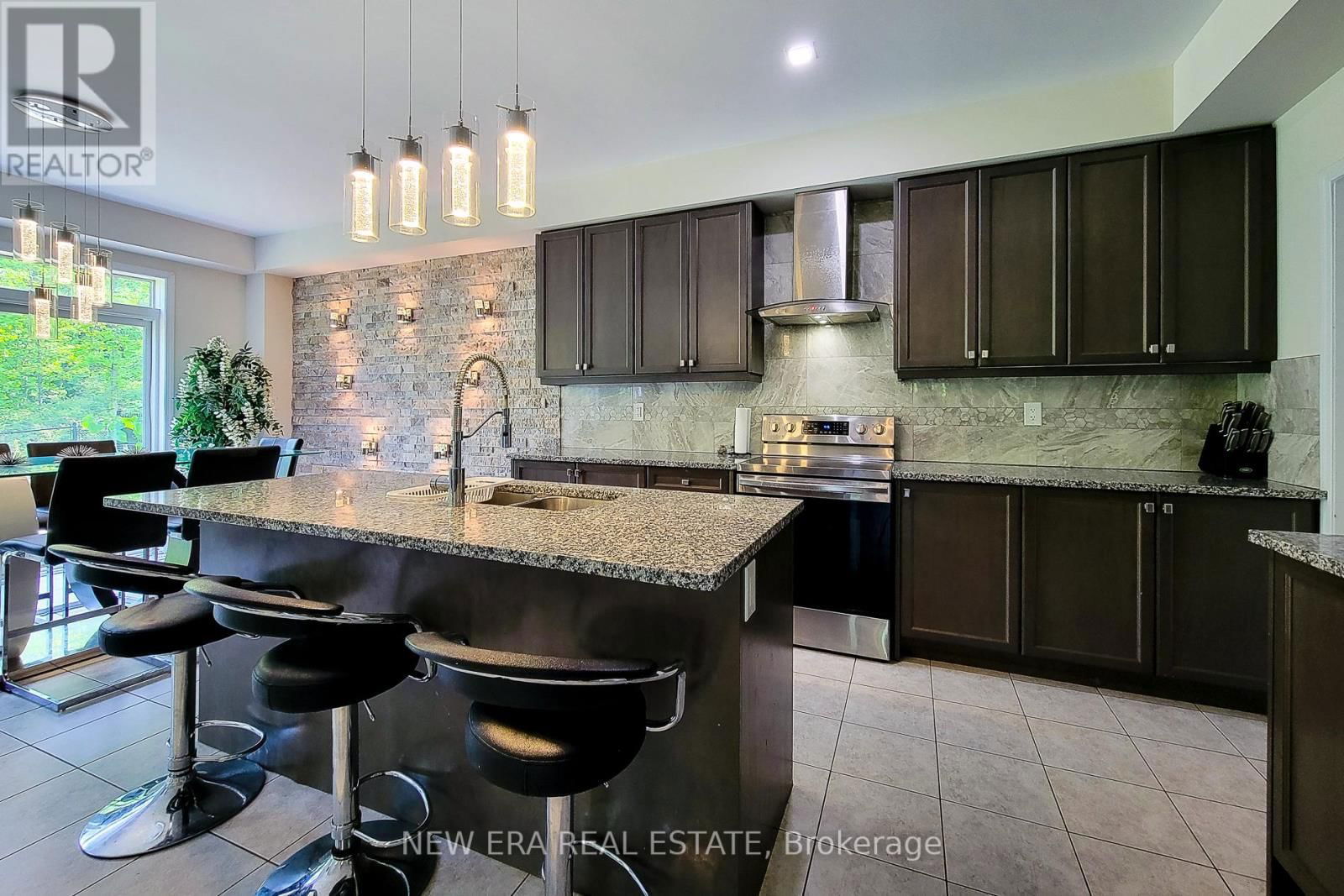 65 CACTUS CRESCENT Image 16