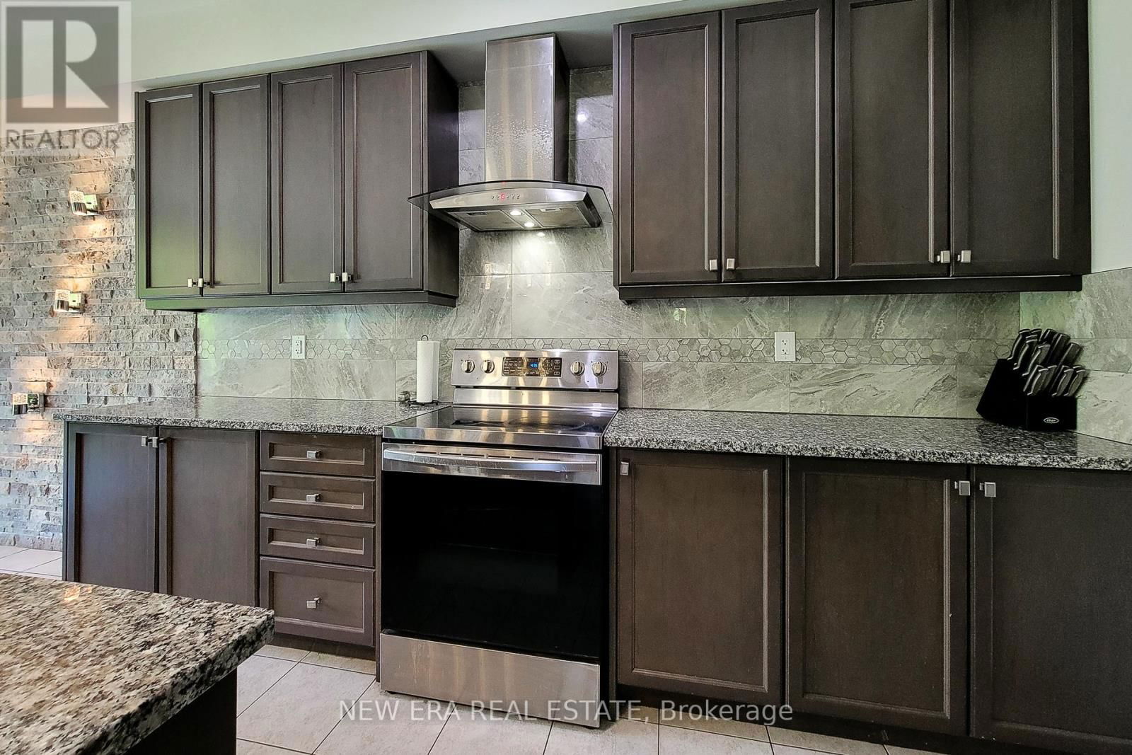 65 CACTUS CRESCENT Image 17