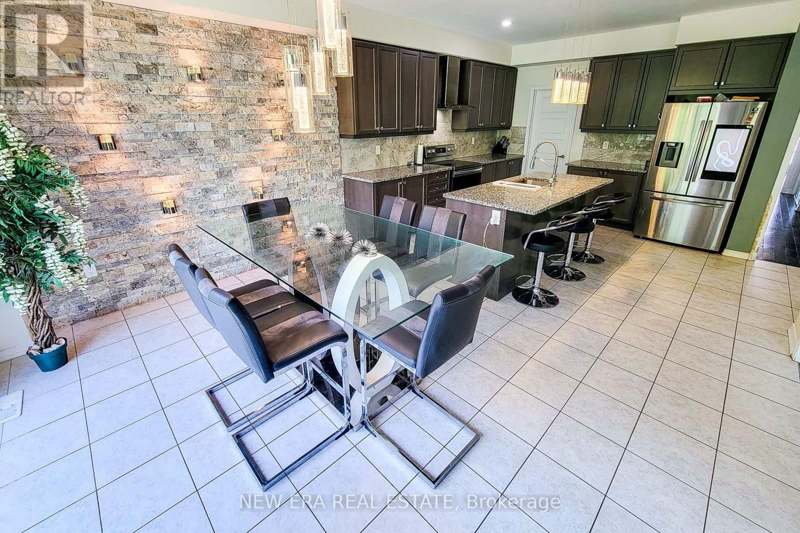 65 CACTUS CRESCENT Image 19