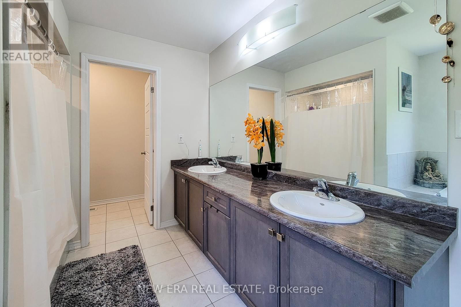 65 CACTUS CRESCENT Image 27