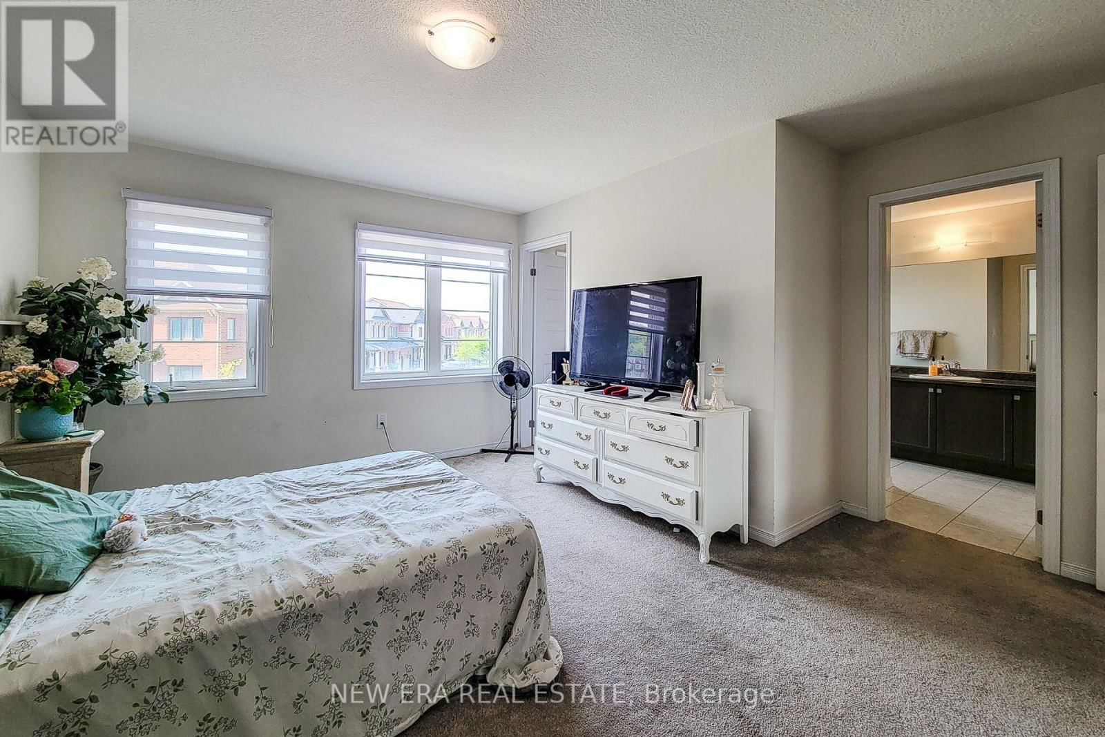 65 CACTUS CRESCENT Image 30