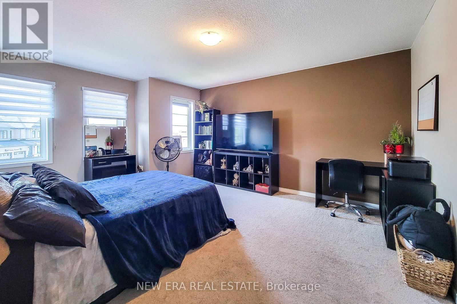 65 CACTUS CRESCENT Image 33