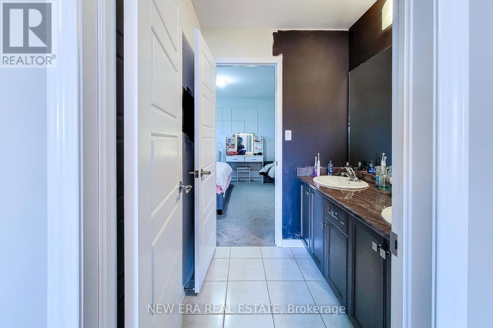 65 CACTUS CRESCENT Image 35