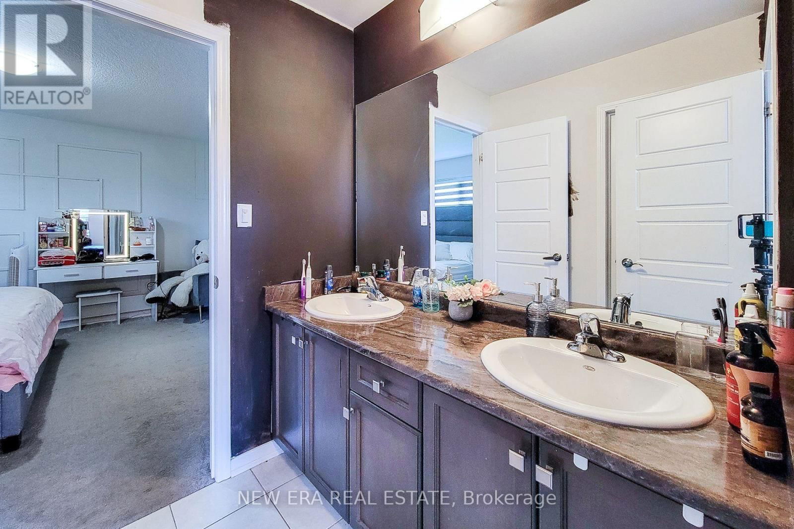 65 CACTUS CRESCENT Image 36