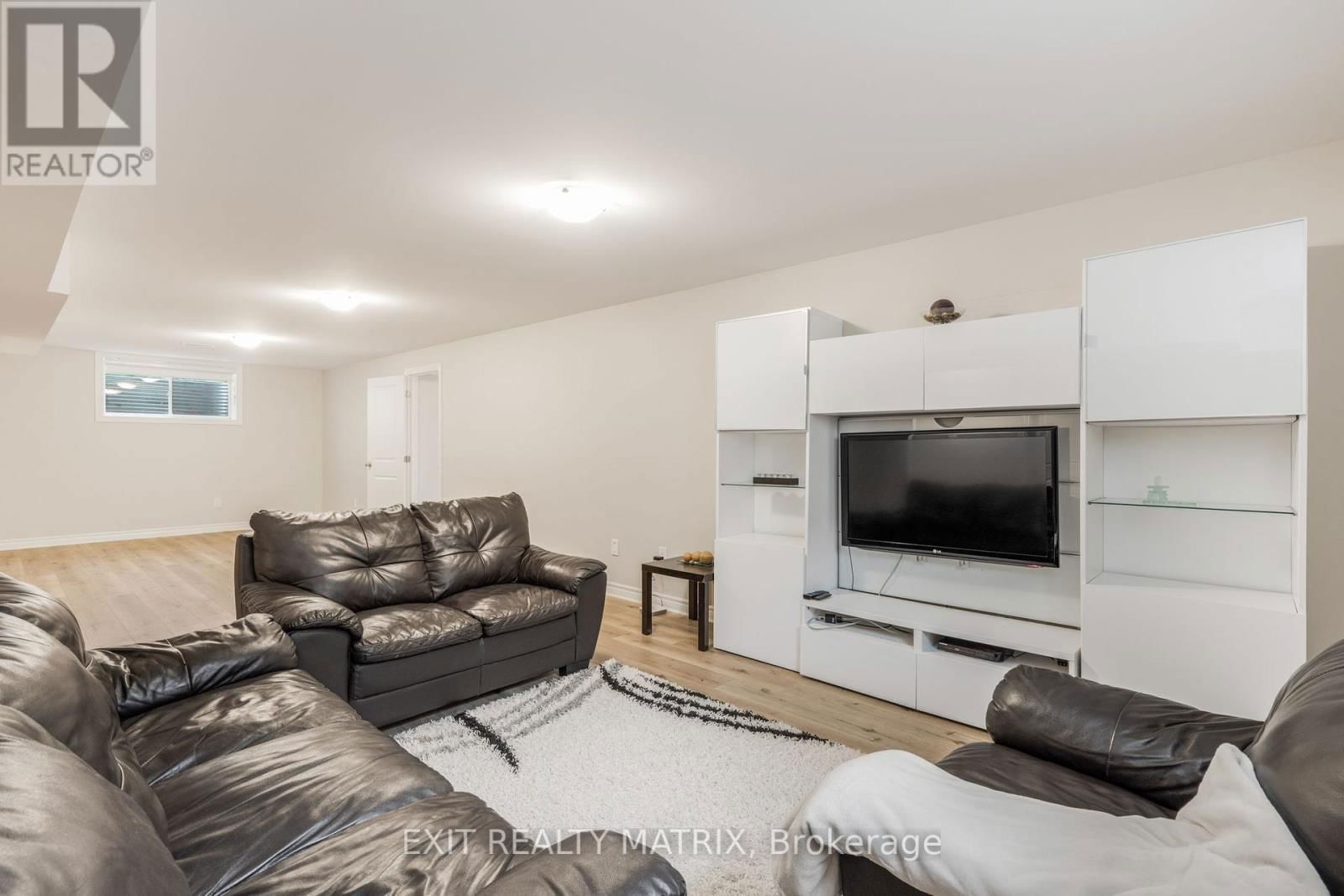 700 NAMUR STREET Image 31