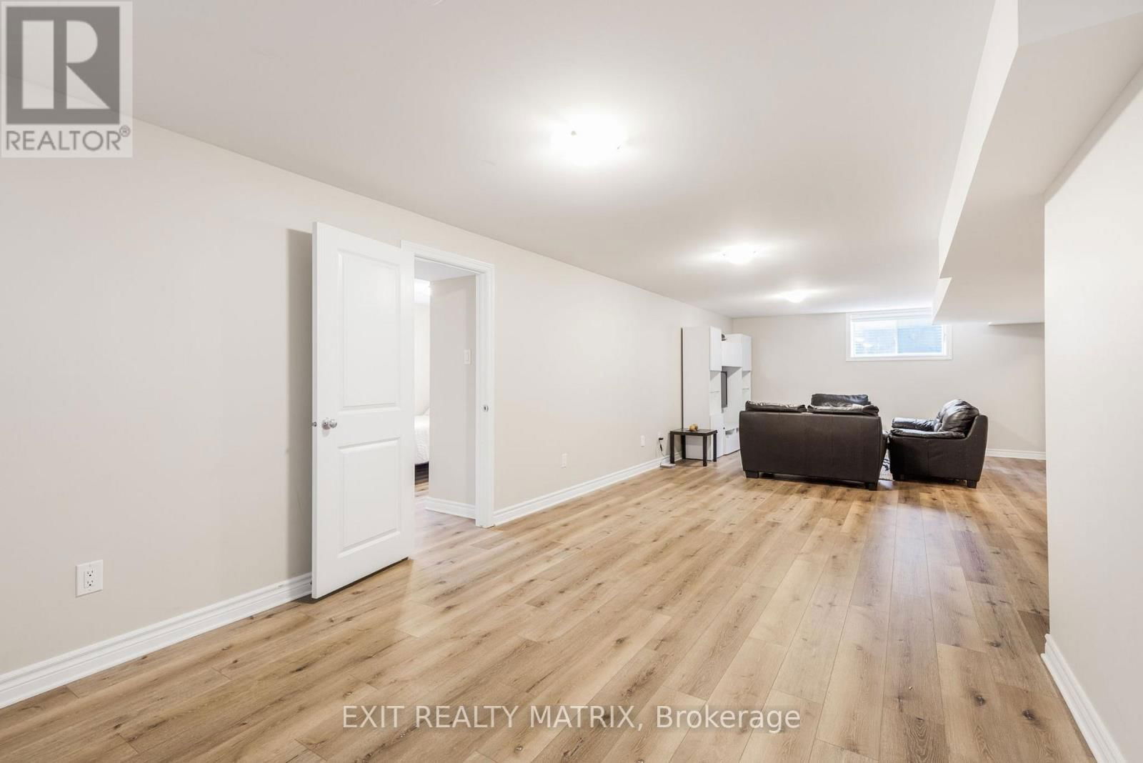 700 NAMUR STREET Image 32
