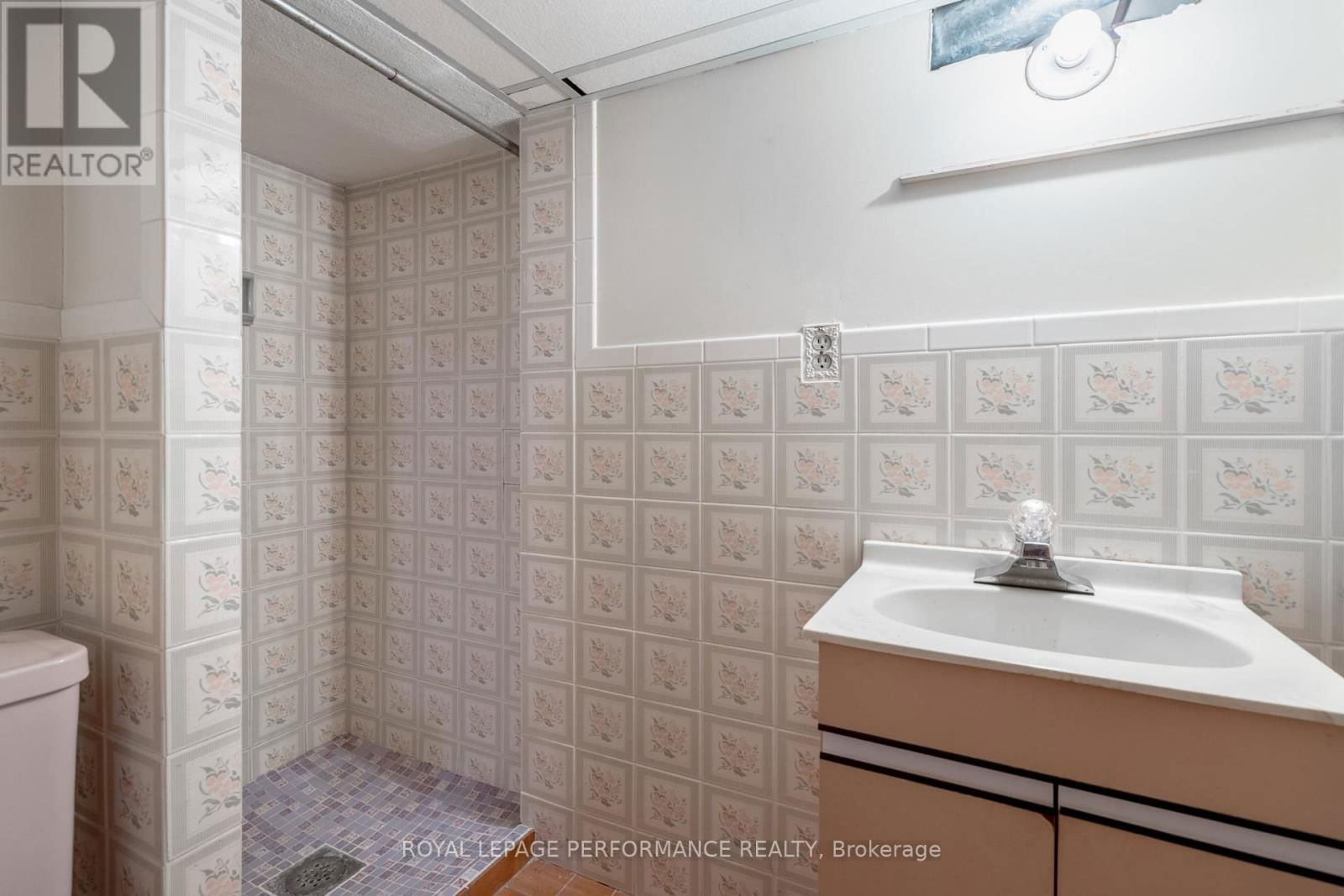 45 MCNAUGHTON AVENUE Image 19