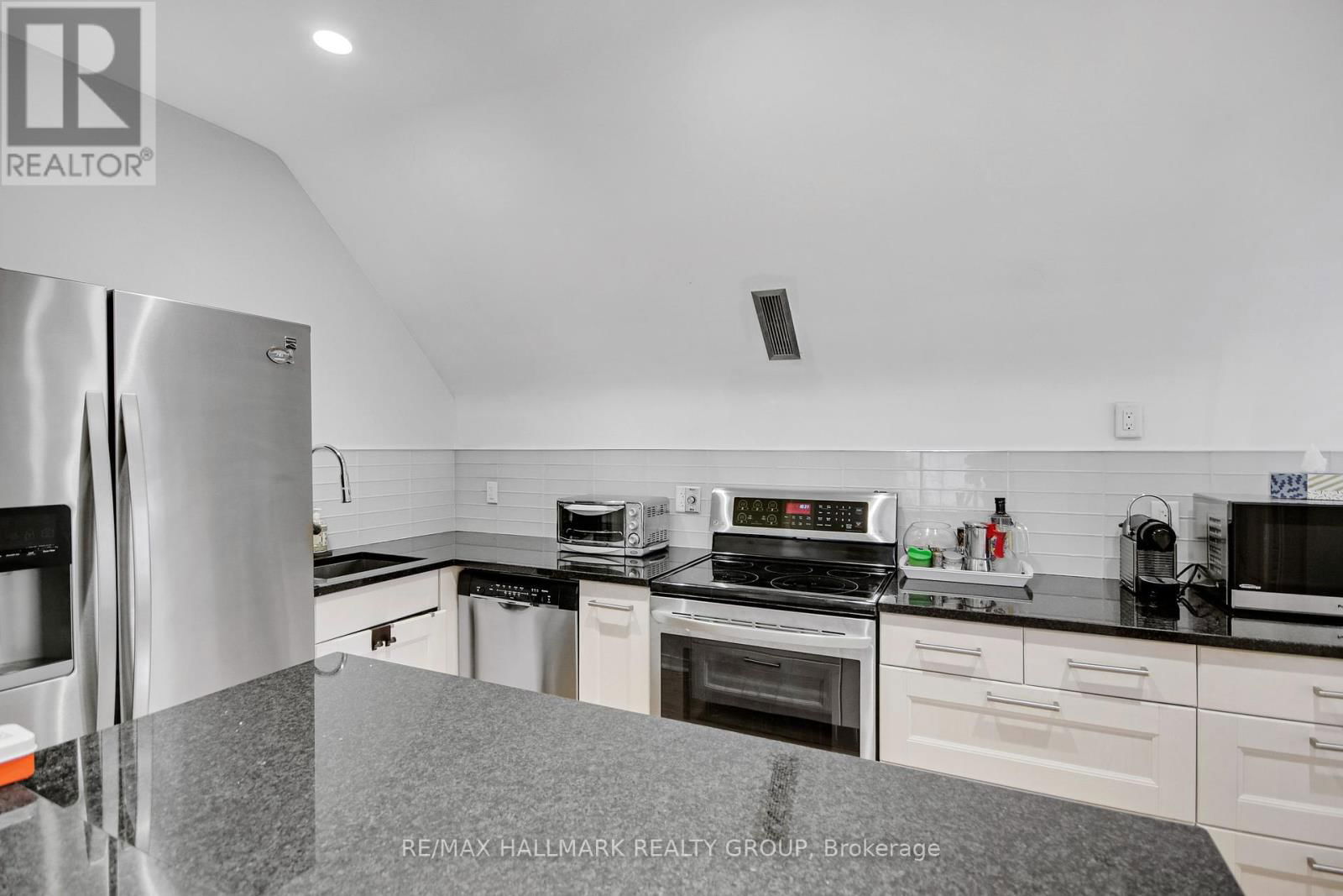 C - 50 SWEETLAND AVENUE Image 15