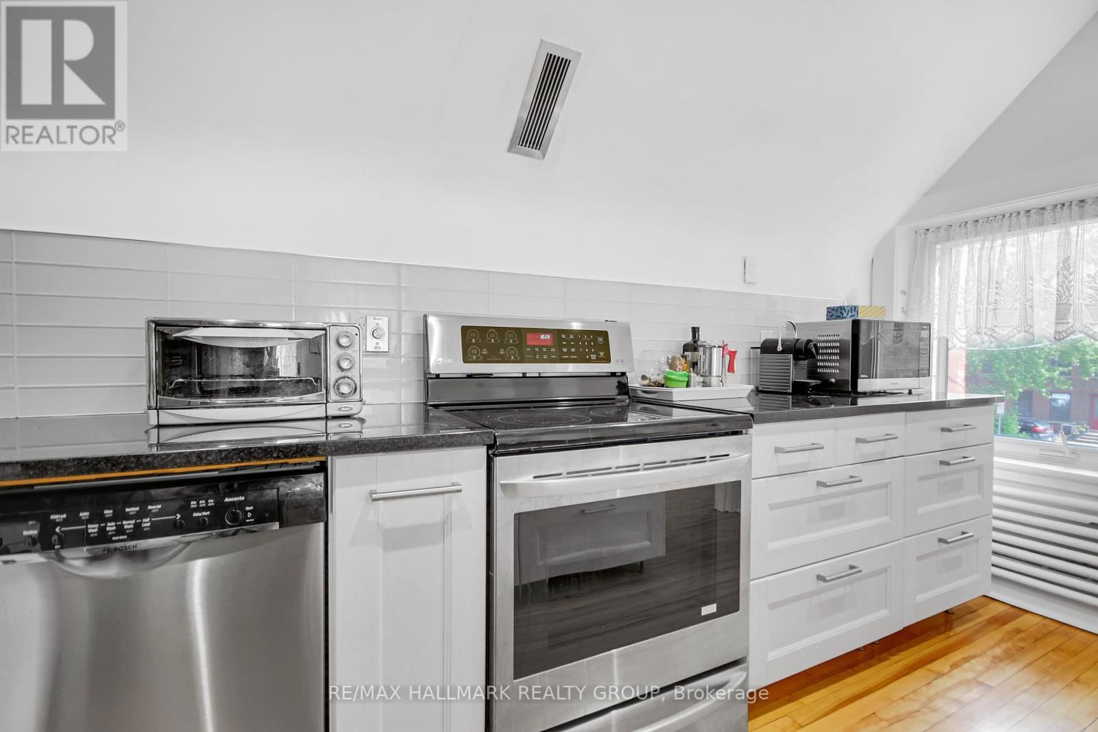 C - 50 SWEETLAND AVENUE Image 18