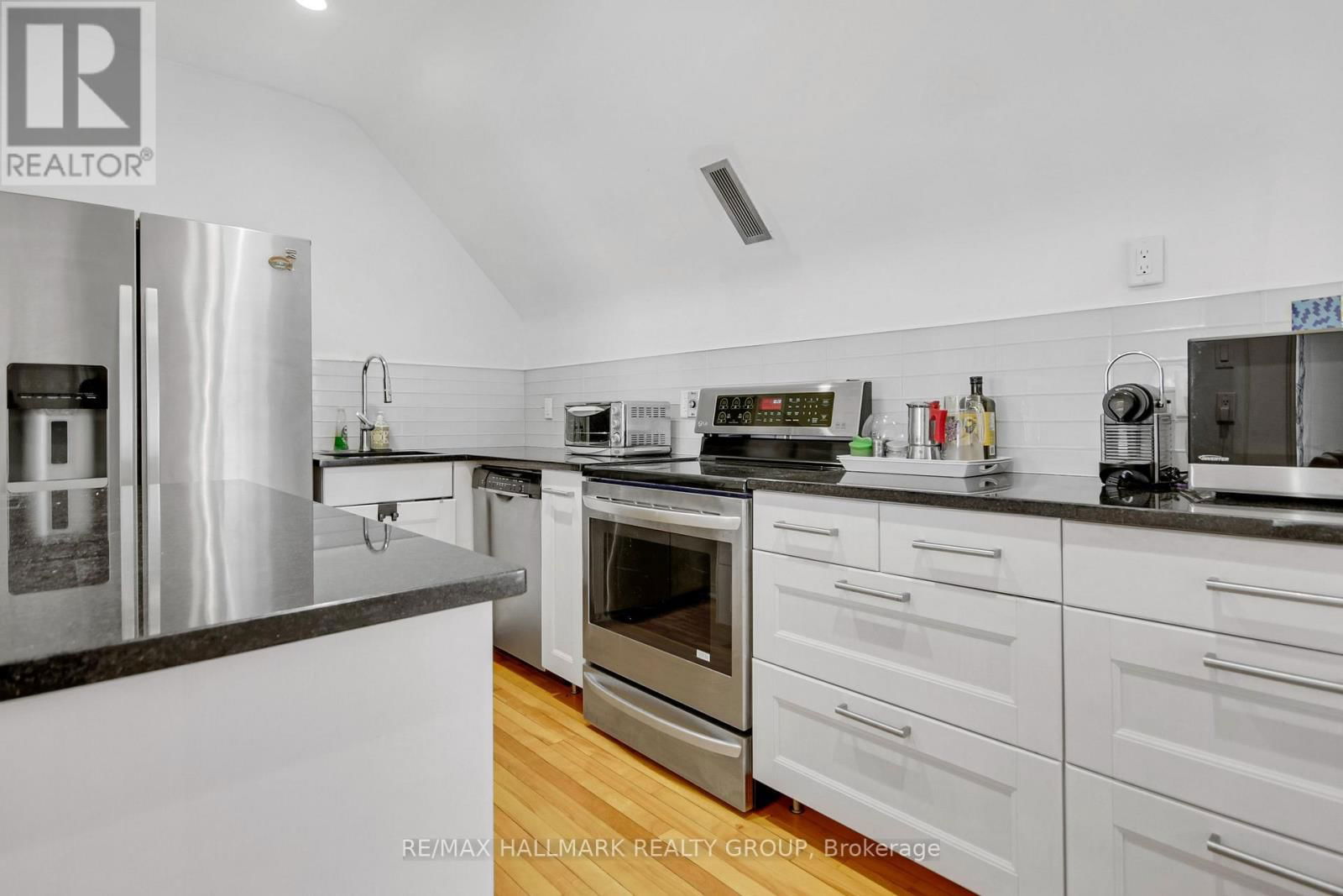 C - 50 SWEETLAND AVENUE Image 19