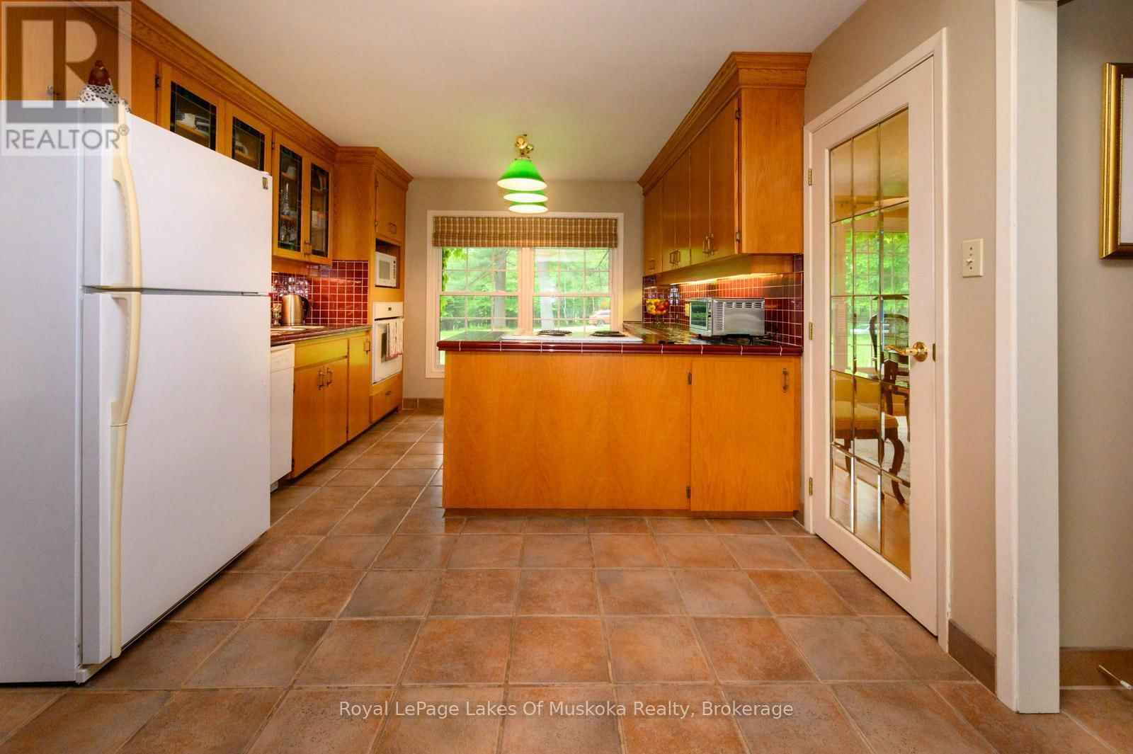 1216 RAVENSCLIFFE ROAD Image 15