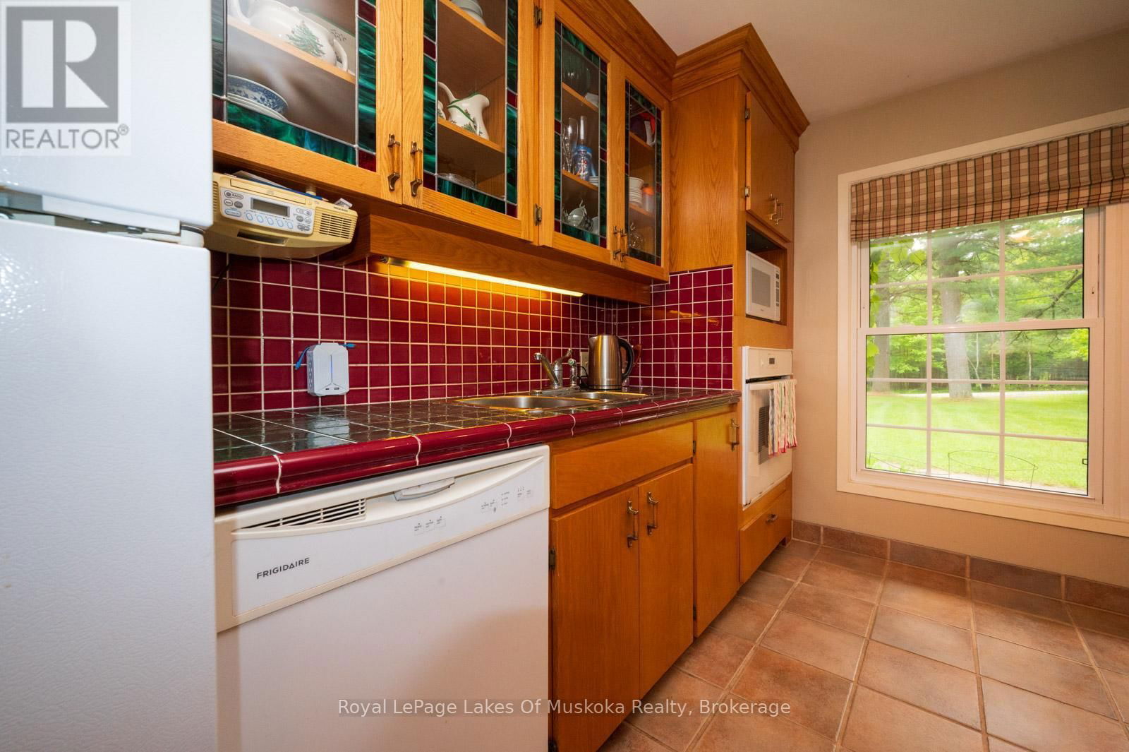1216 RAVENSCLIFFE ROAD Image 16