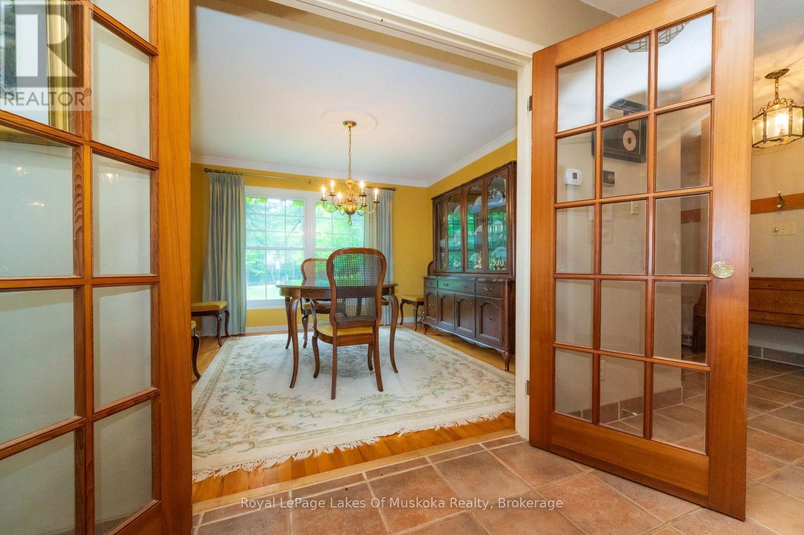 1216 RAVENSCLIFFE ROAD Image 17