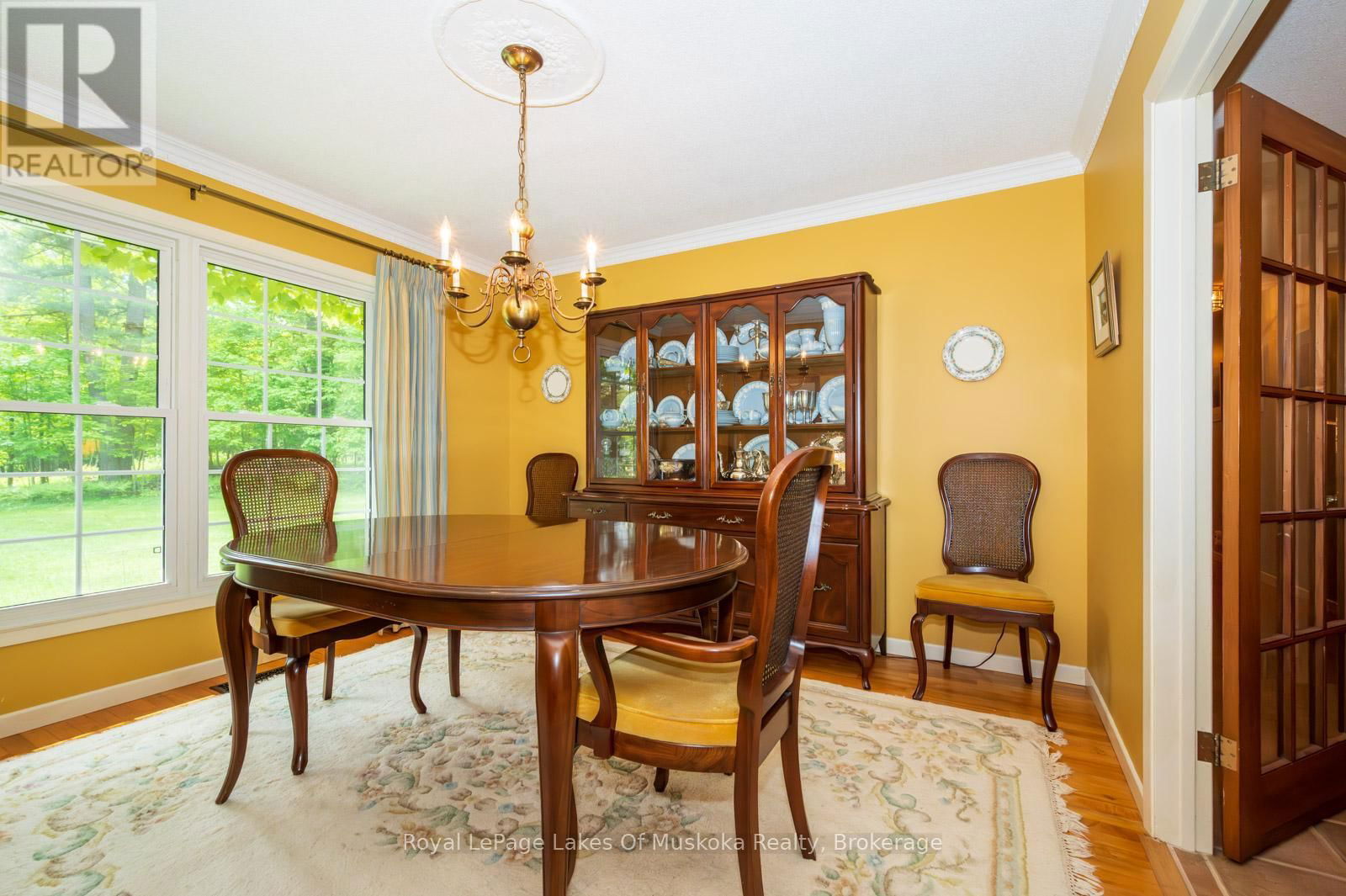 1216 RAVENSCLIFFE ROAD Image 19