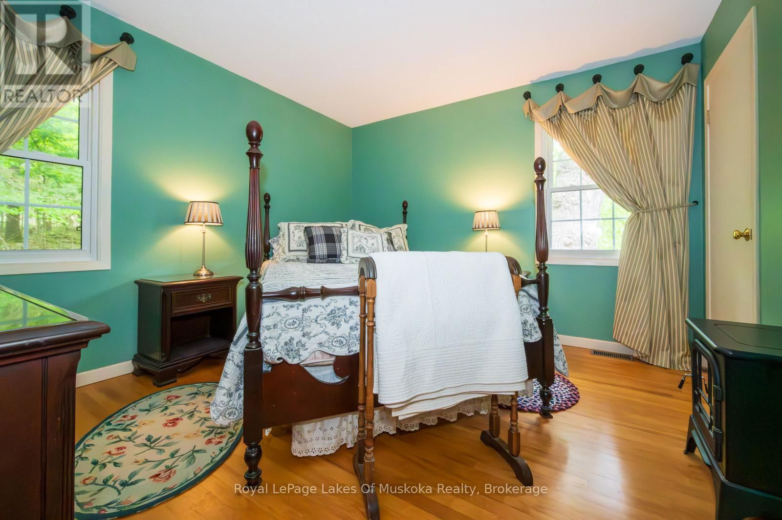 1216 RAVENSCLIFFE ROAD Image 25