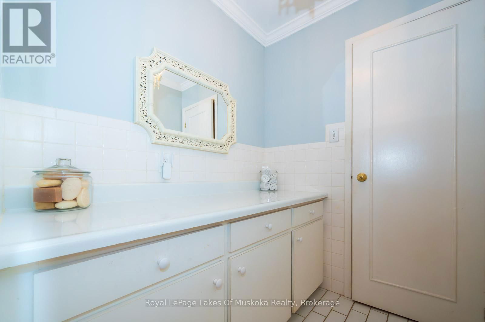 1216 RAVENSCLIFFE ROAD Image 27