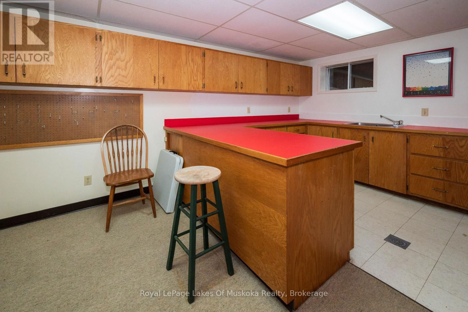 1216 RAVENSCLIFFE ROAD Image 35