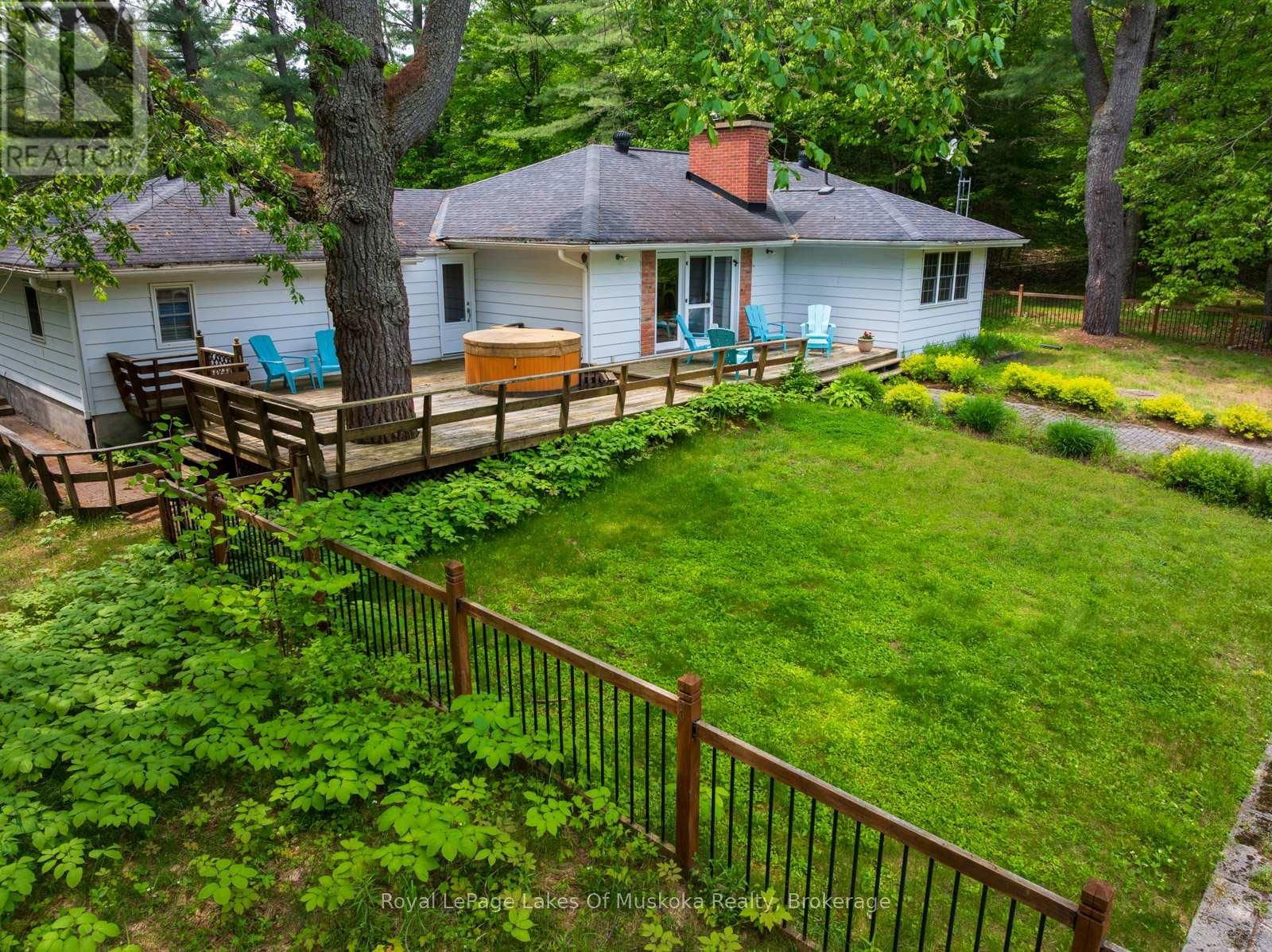1216 RAVENSCLIFFE ROAD Image 44