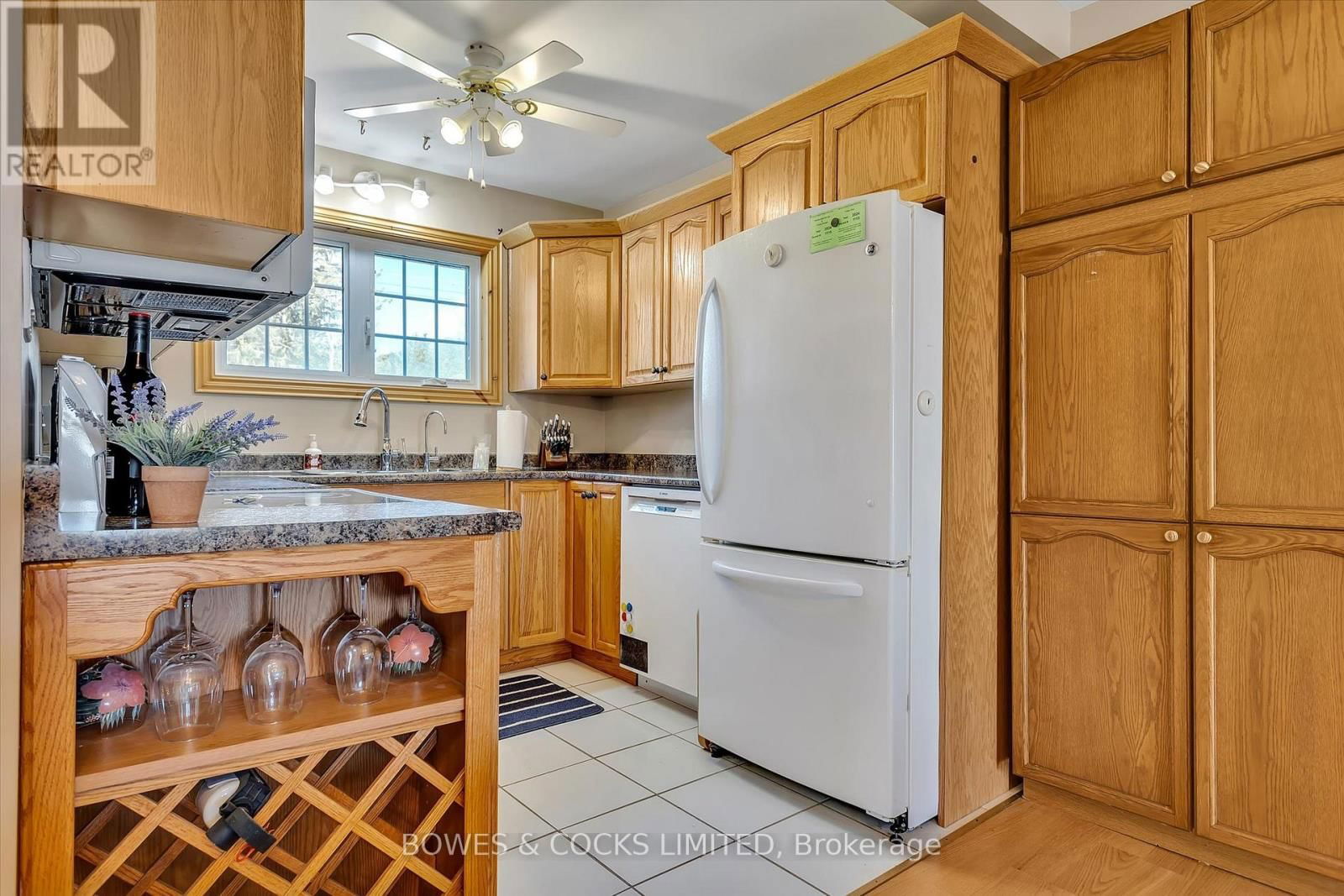 240 LAKESHORE DRIVE Image 11