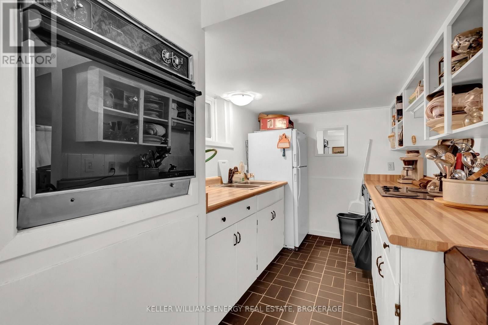 11 PINE STREET NORTH Image 33