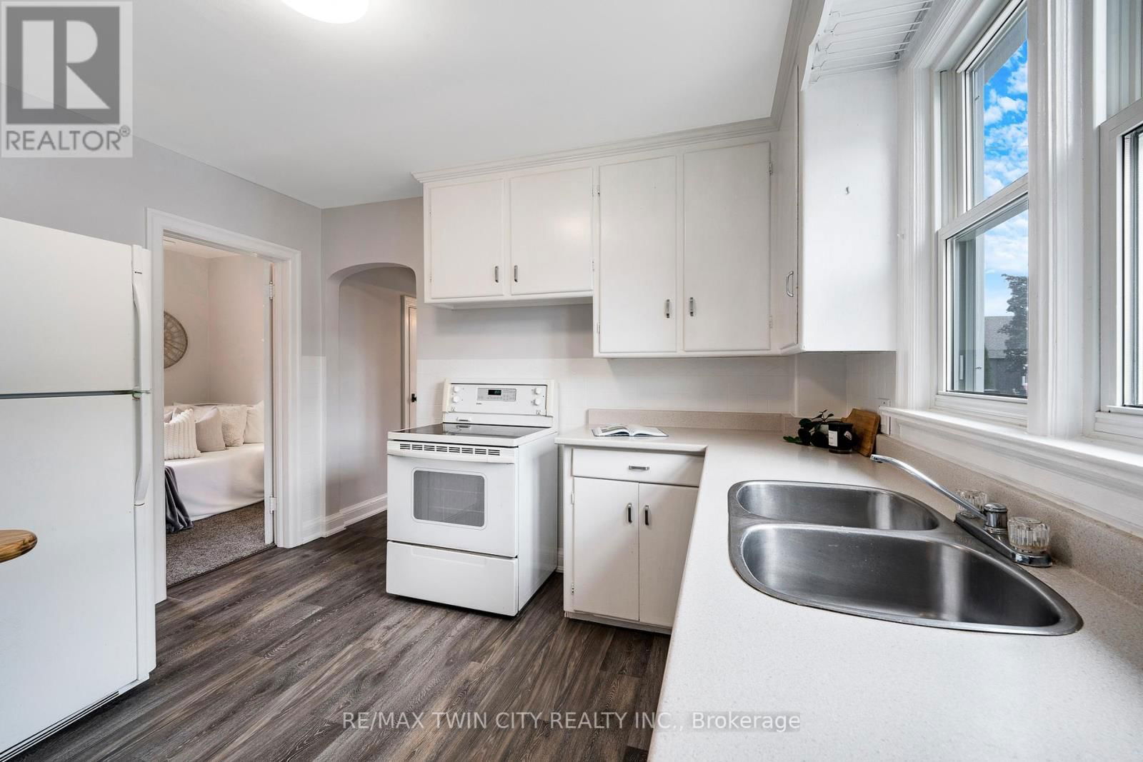122 TAIT STREET Image 8