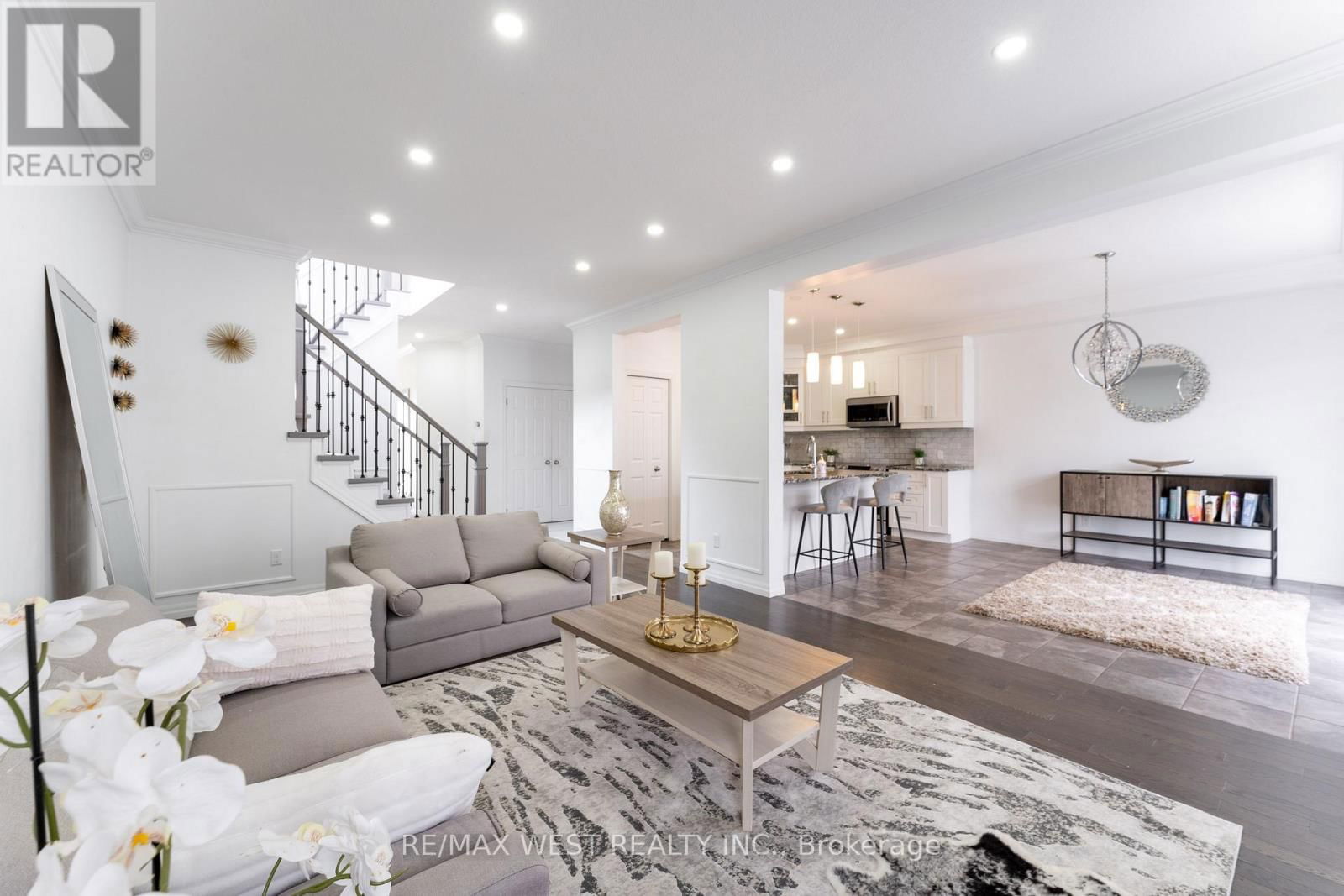 301 FREURE DRIVE Image 11