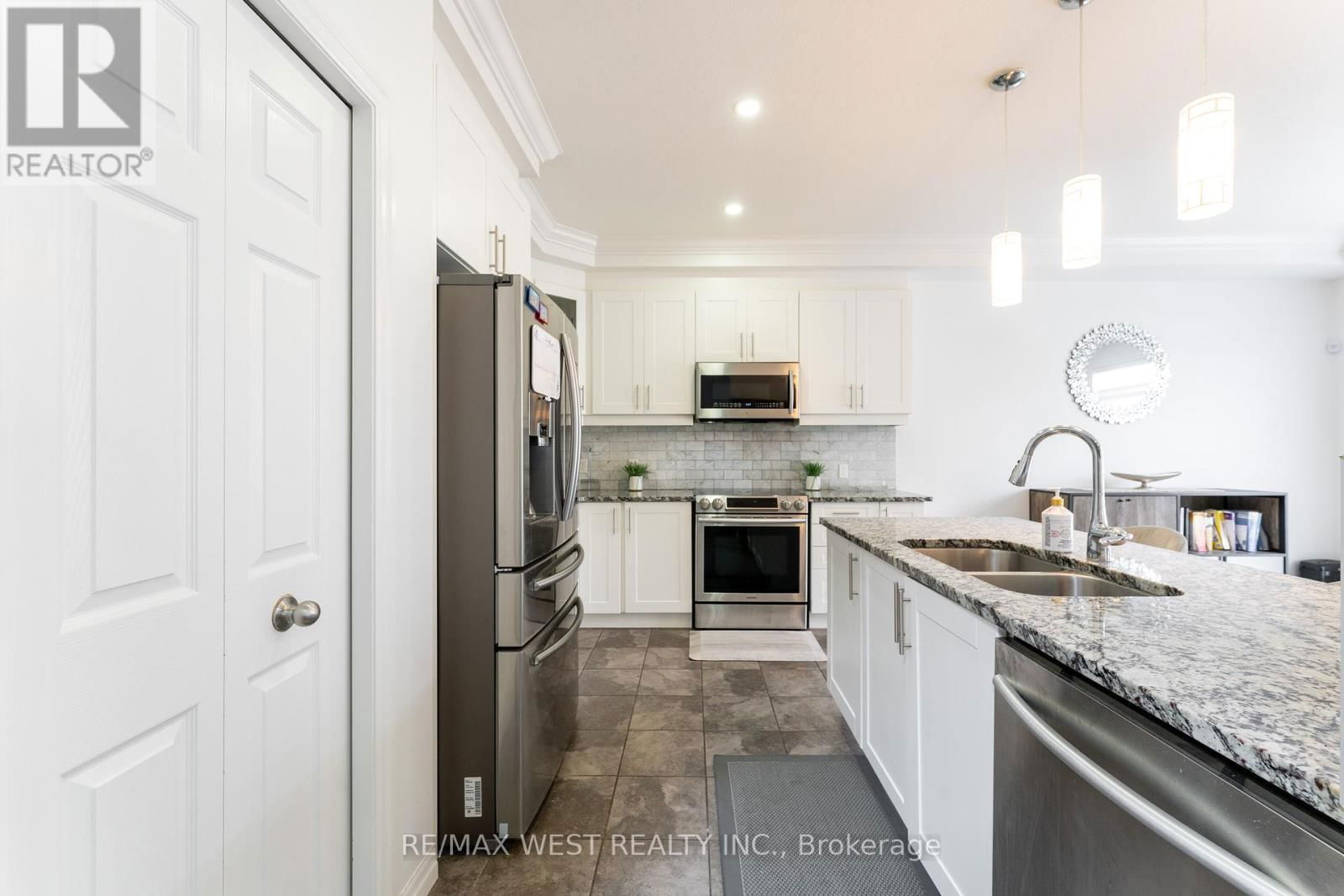 301 FREURE DRIVE Image 12