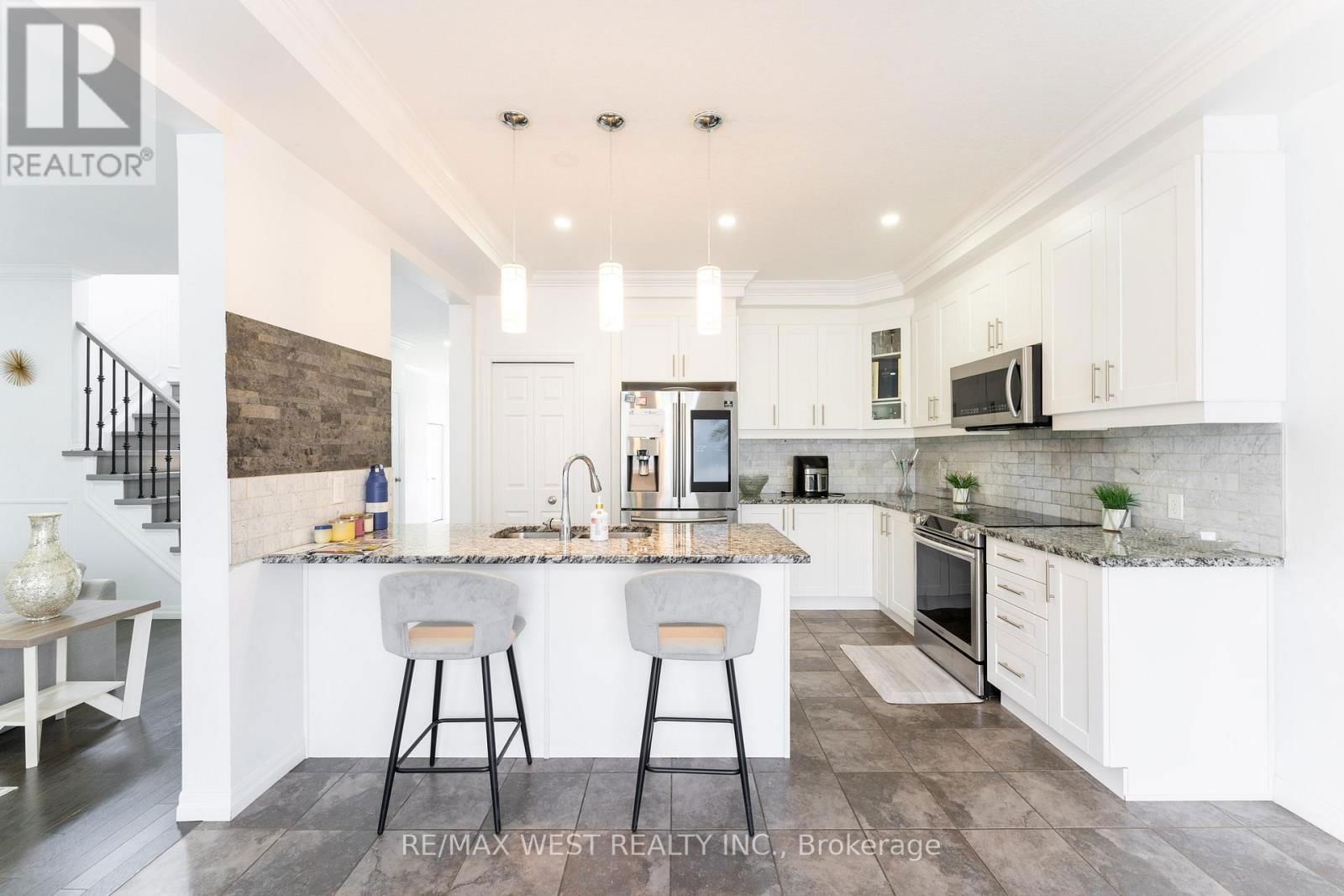 301 FREURE DRIVE Image 14