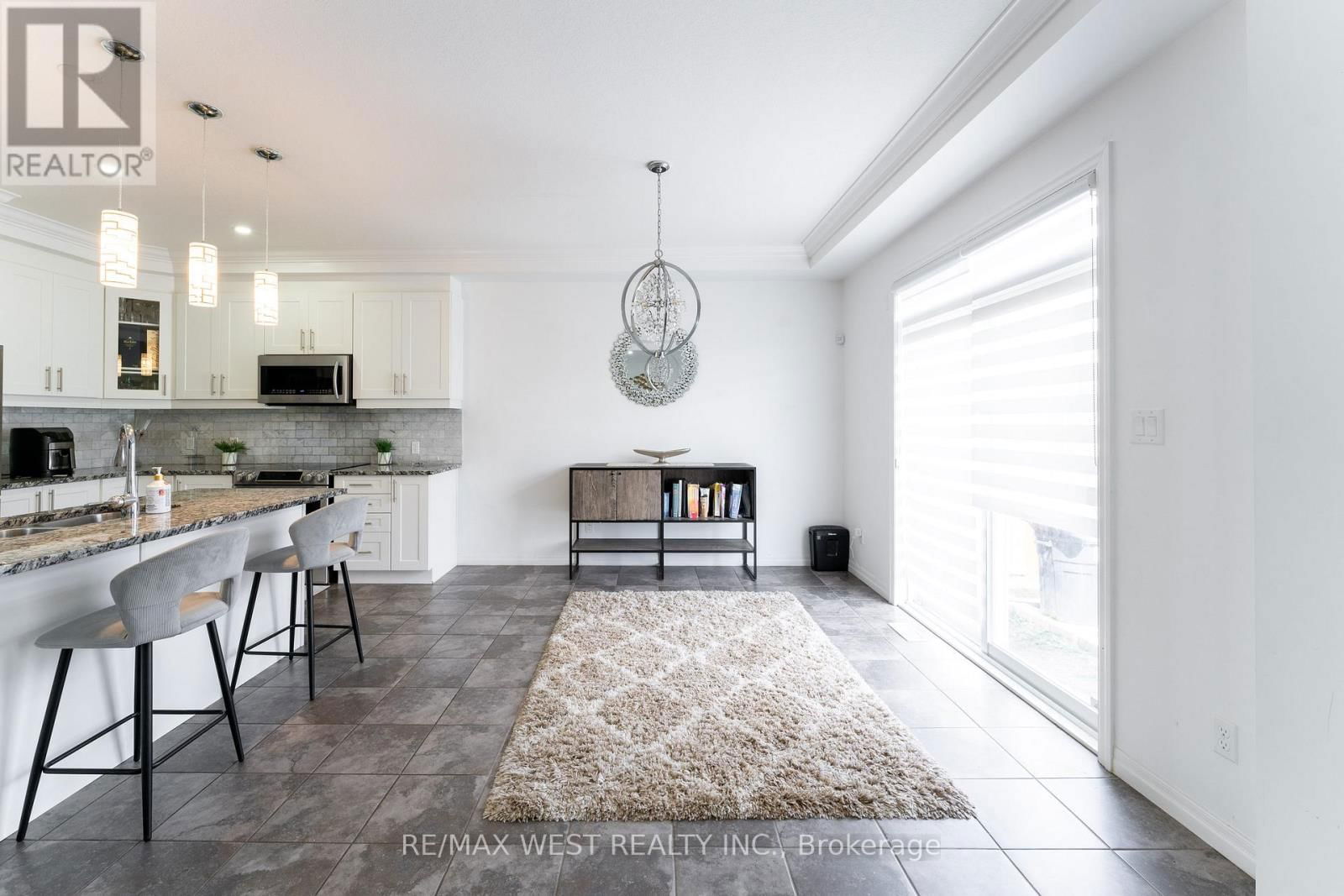 301 FREURE DRIVE Image 15
