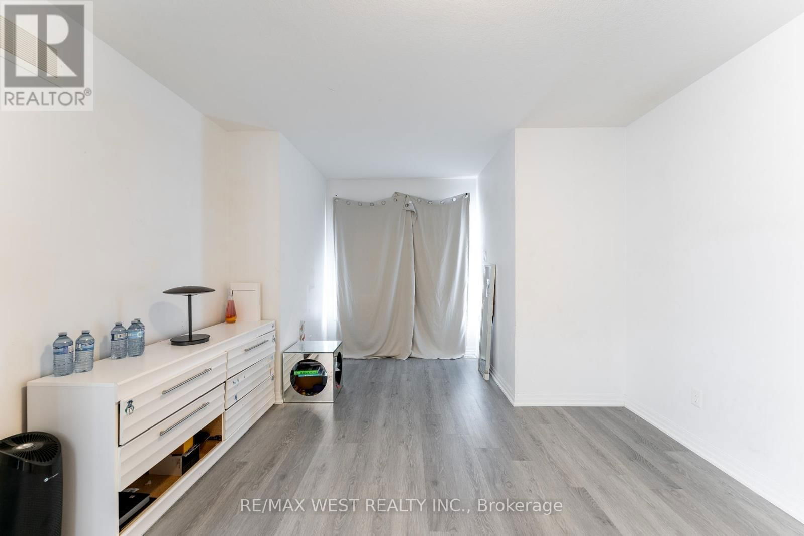 301 FREURE DRIVE Image 18