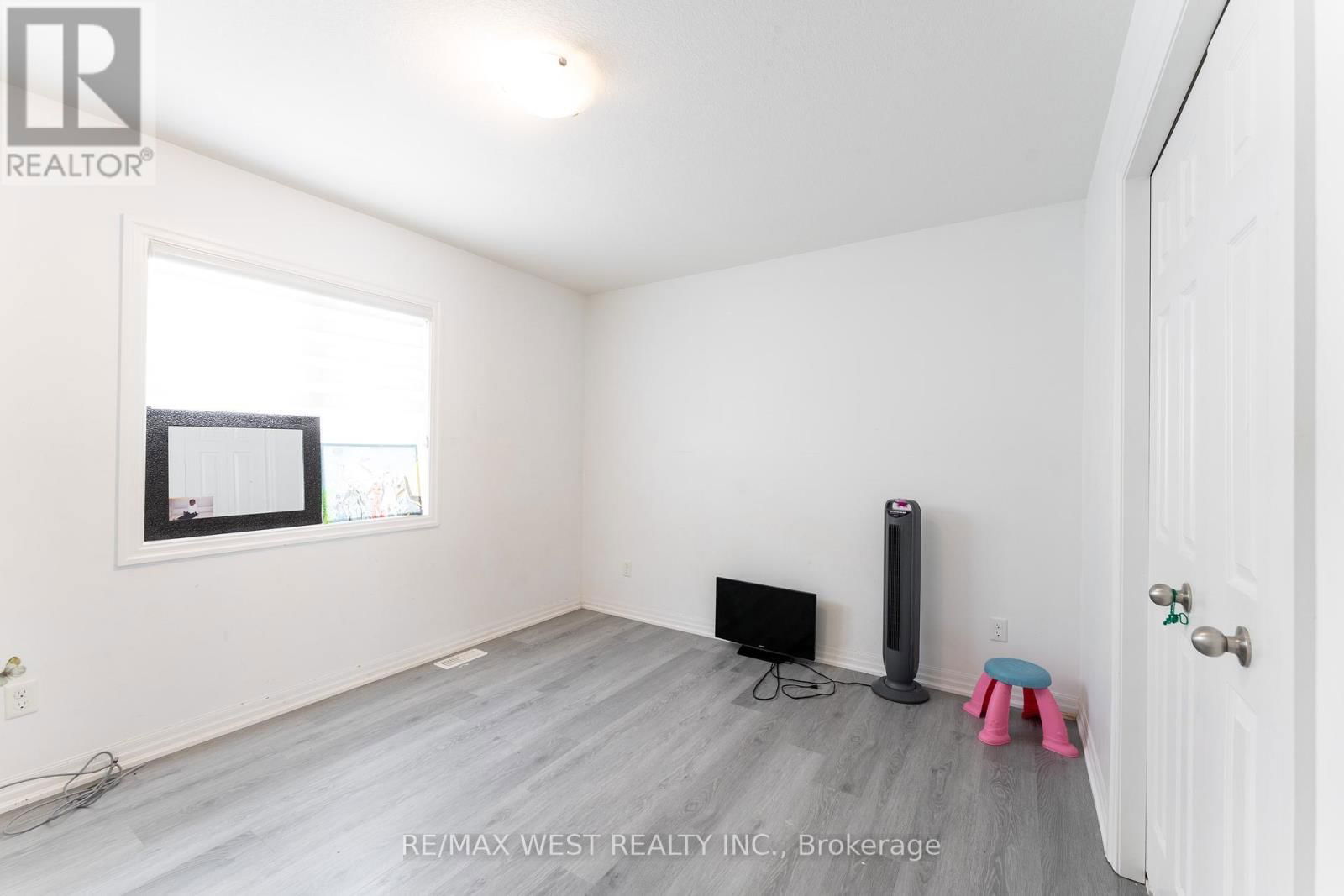 301 FREURE DRIVE Image 20