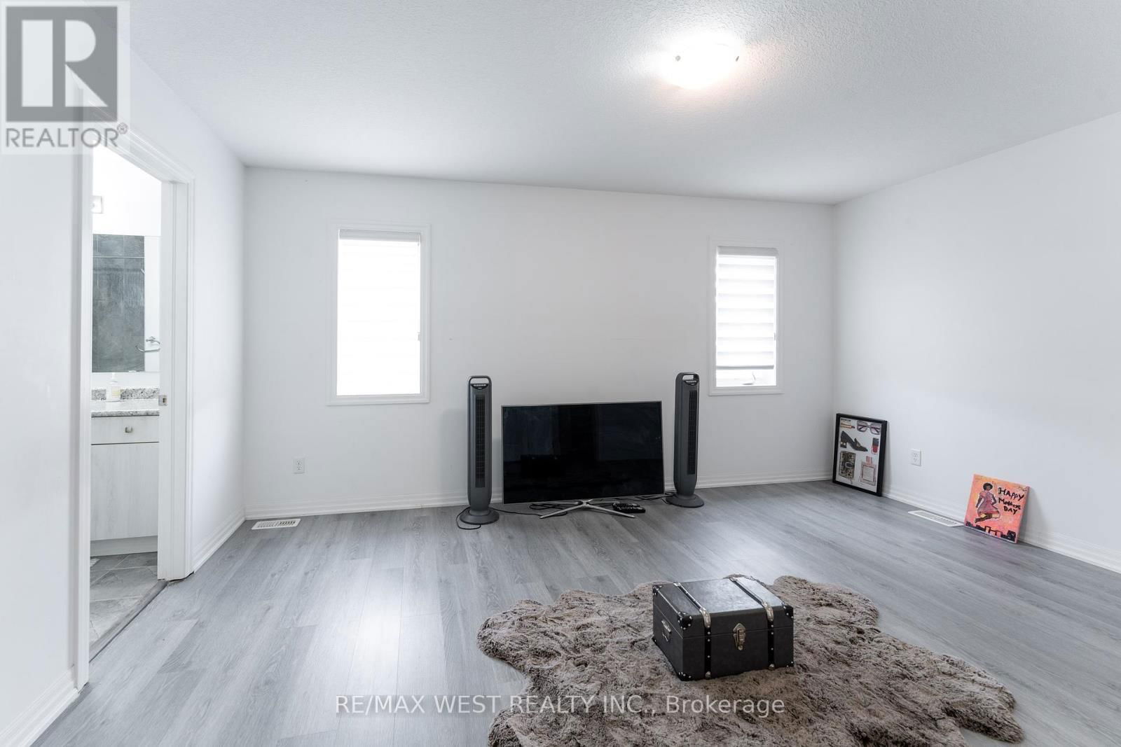 301 FREURE DRIVE Image 22