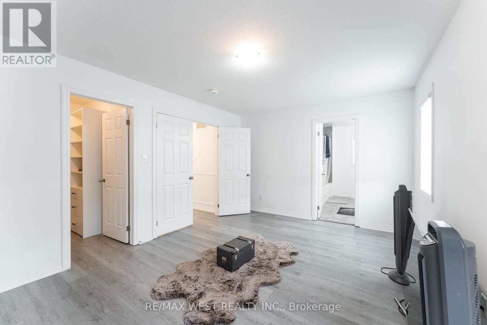 301 FREURE DRIVE Image 24