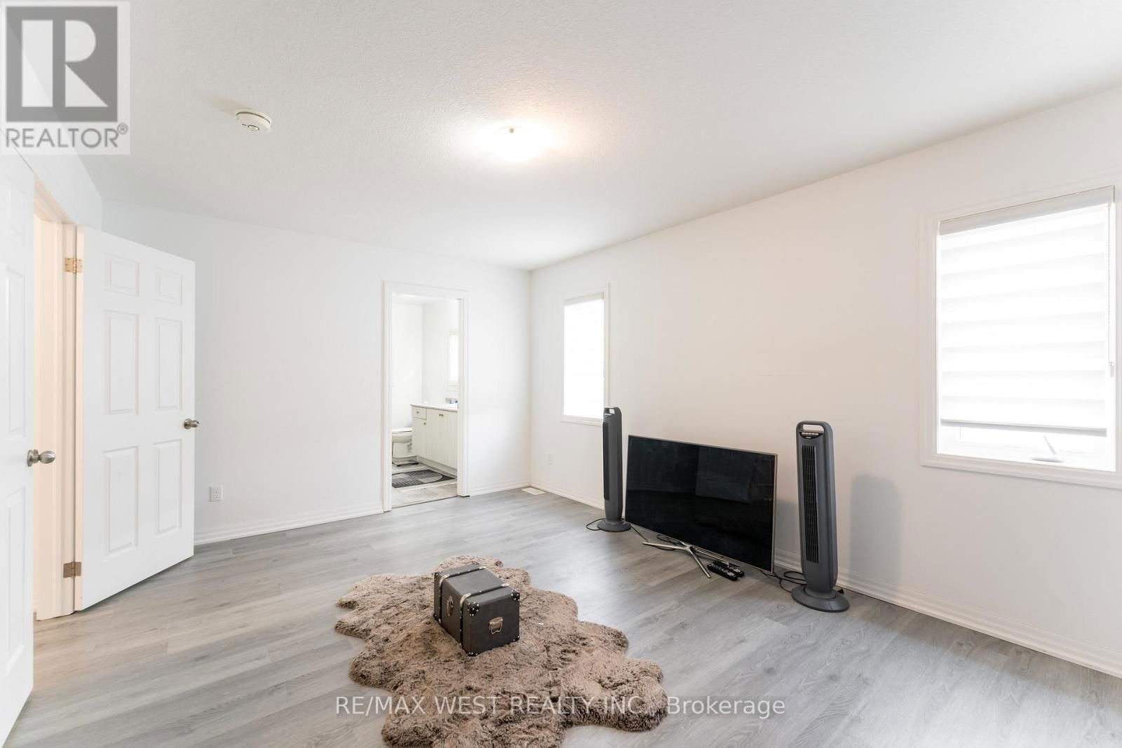301 FREURE DRIVE Image 27
