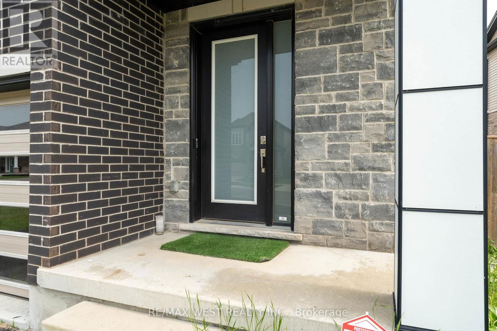 301 FREURE DRIVE Image 3