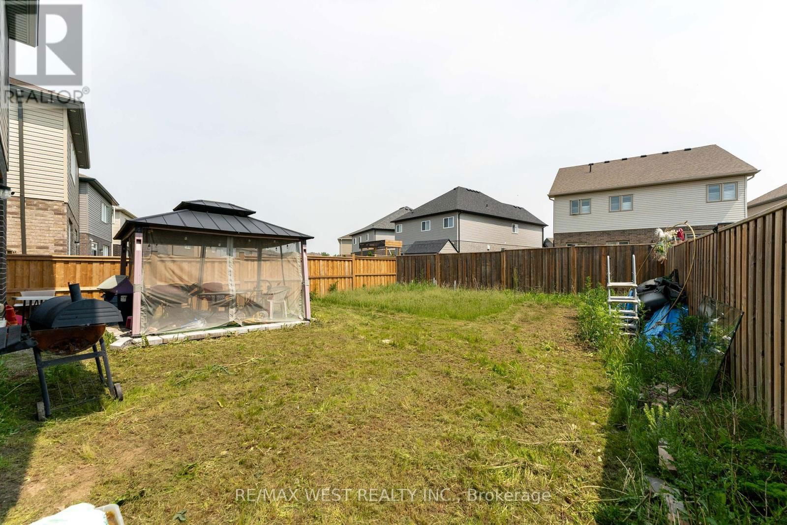 301 FREURE DRIVE Image 31