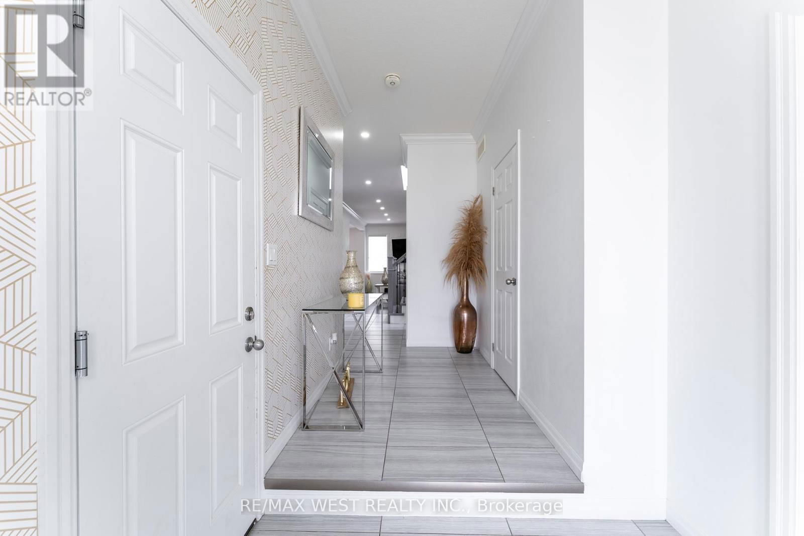 301 FREURE DRIVE Image 5