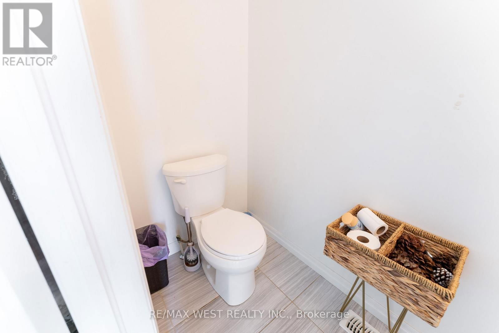 301 FREURE DRIVE Image 7