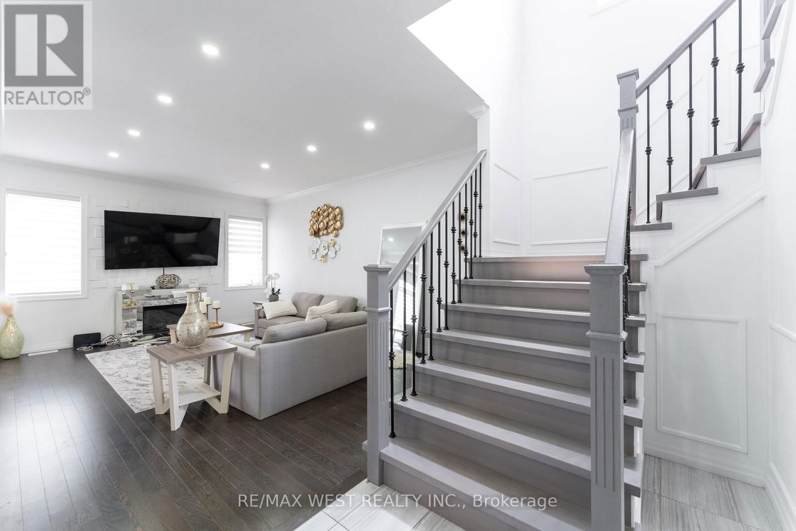 301 FREURE DRIVE Image 9