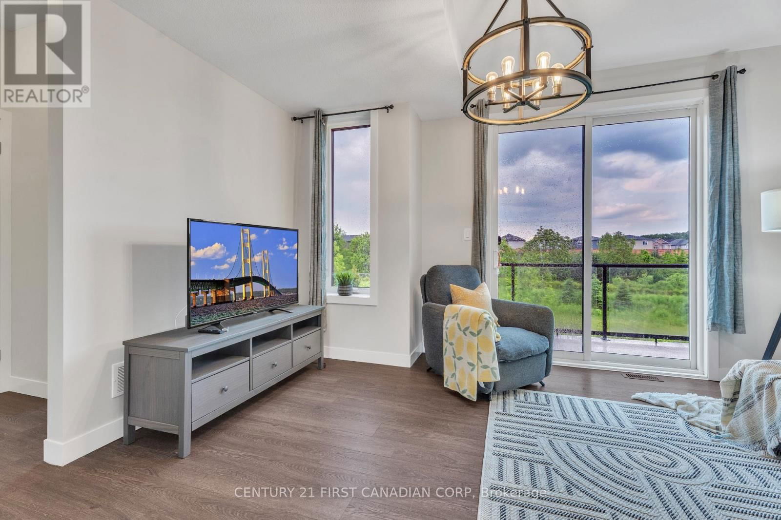 946 WEST VILLAGE SQUARE Image 11