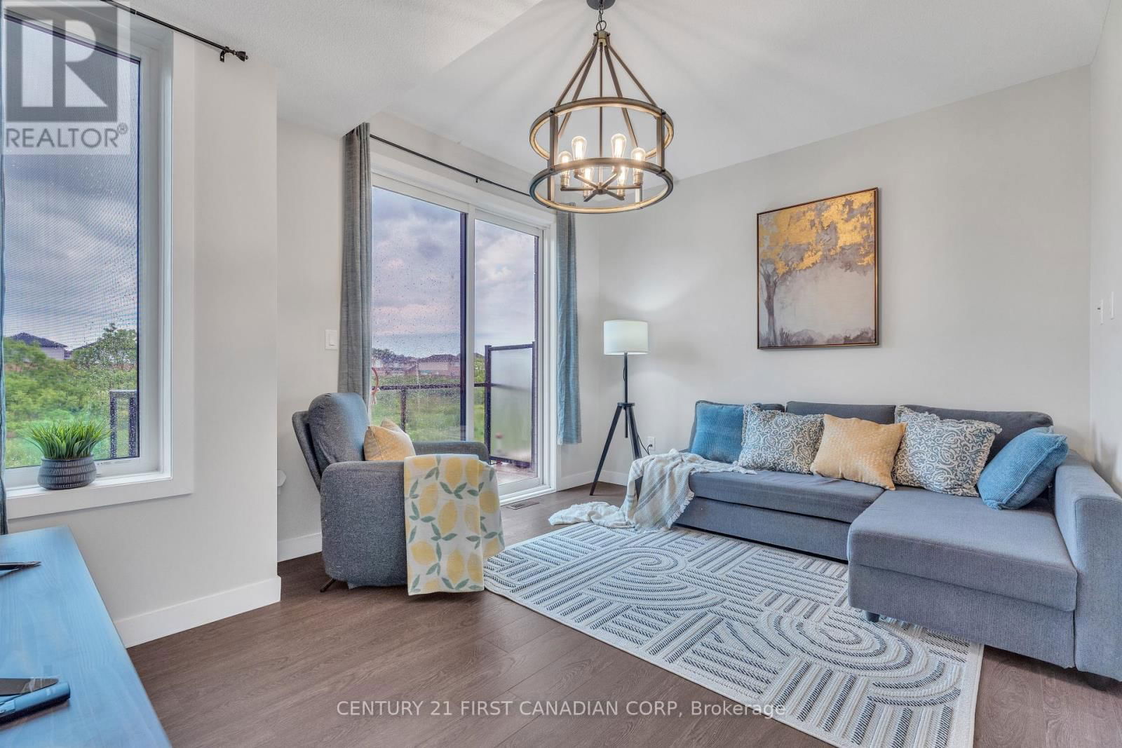 946 WEST VILLAGE SQUARE Image 12