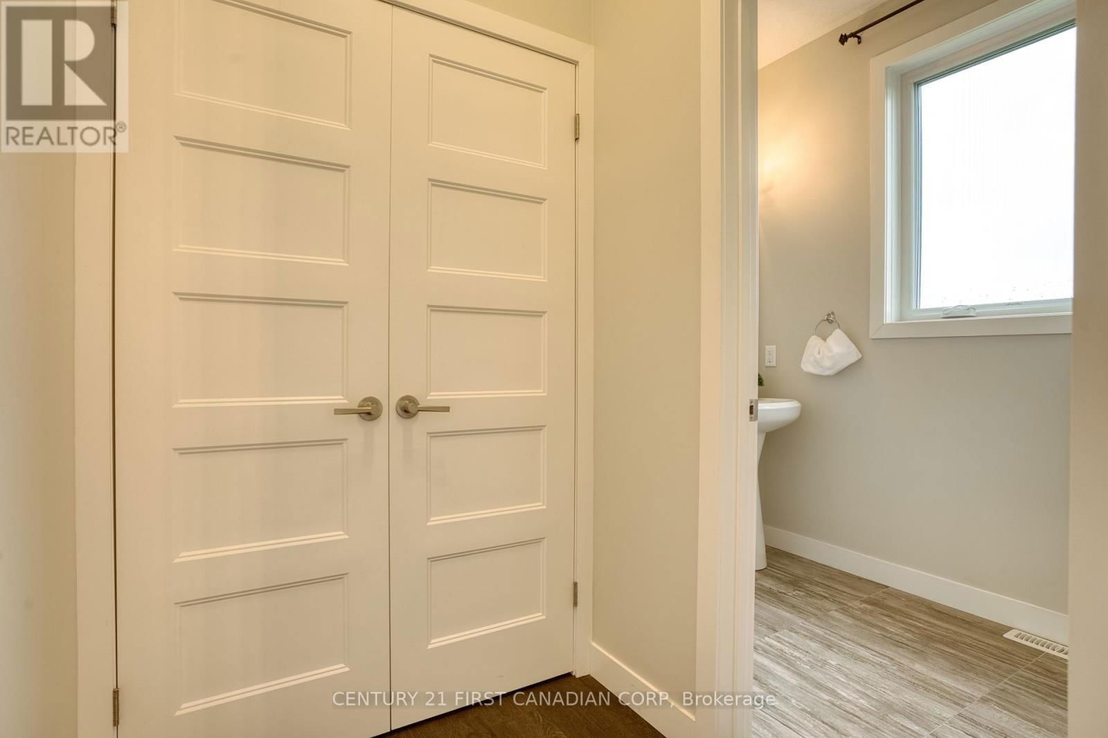 946 WEST VILLAGE SQUARE Image 15