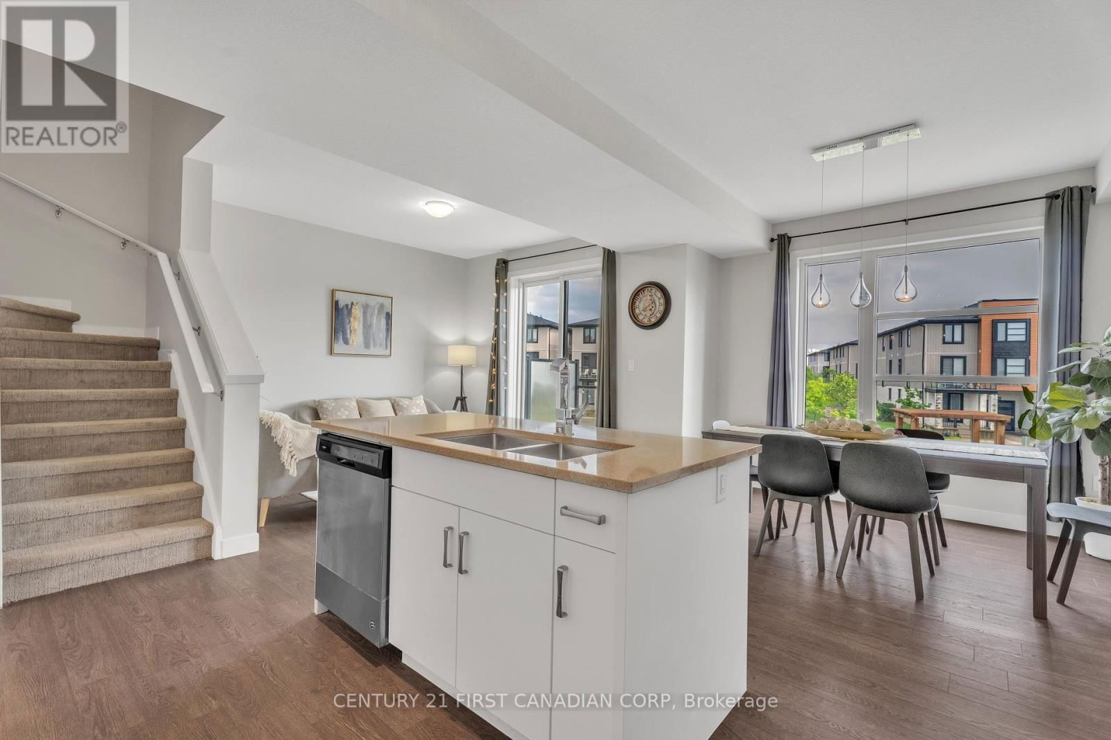 946 WEST VILLAGE SQUARE Image 17