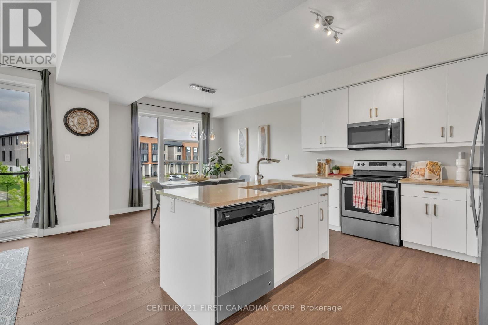 946 WEST VILLAGE SQUARE Image 18